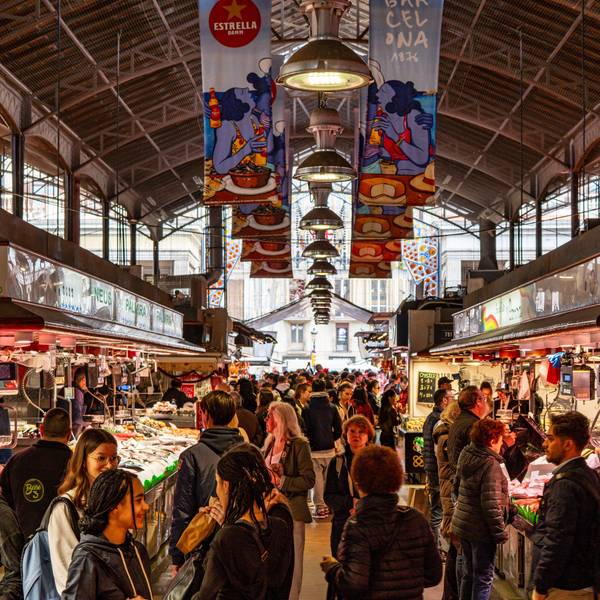 La Boqueria in Barcelona ist auch bei Touristen eine beliebte Markthalle.