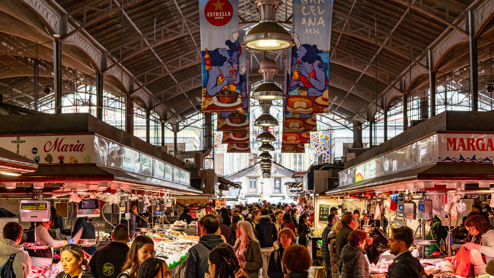 Die Markthalle in Barcelona ist ein Touristen-Magnet.