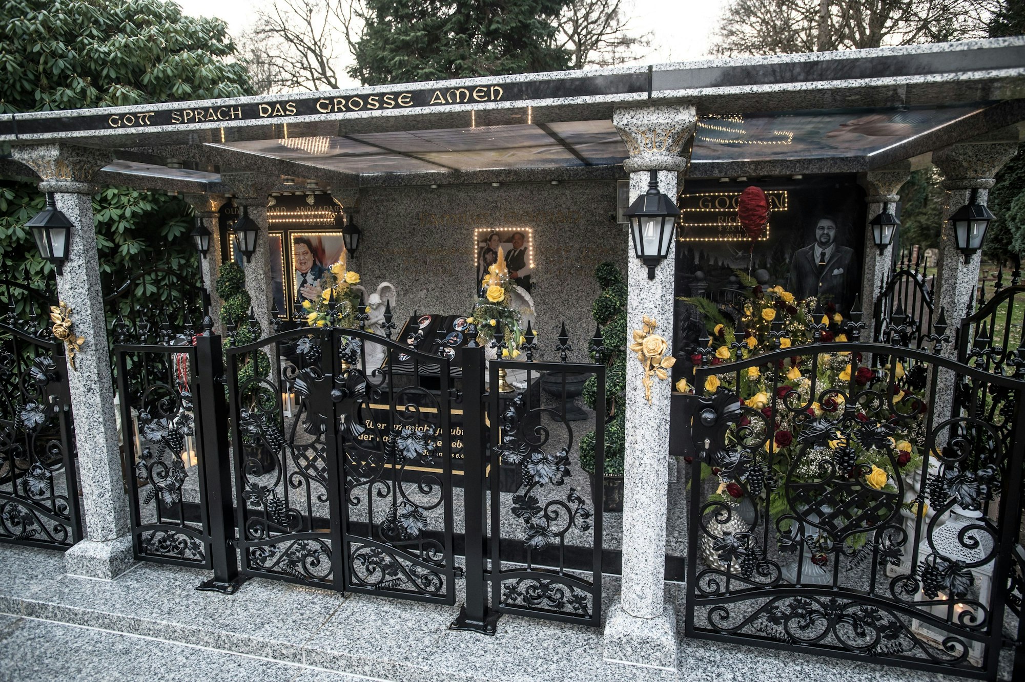 Grab der Fam. Goman (stadtbekannte Großfamilie) Friedhof Reuschenberg. Foto: Ralf Krieger