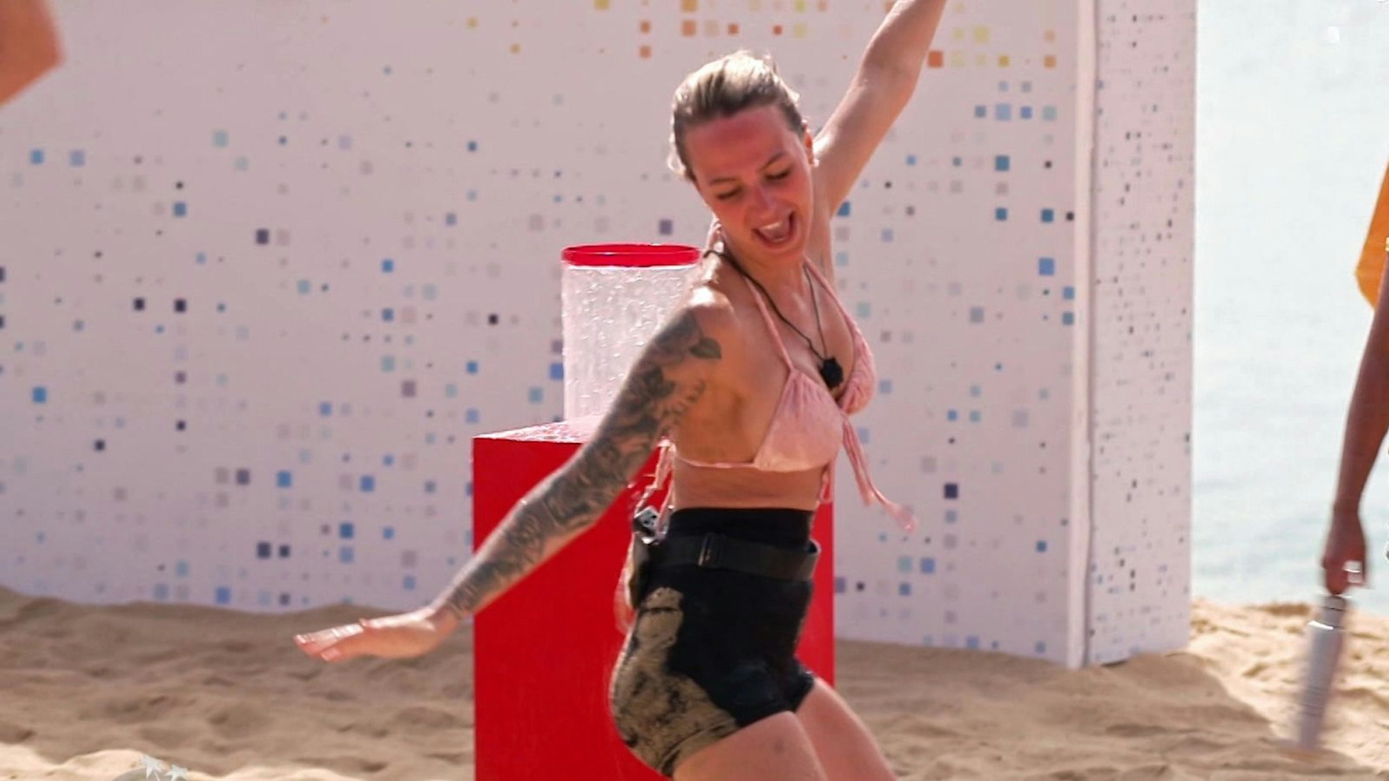 Anita Latifi sorgte für den Teamsieg. Dann wurde sie mit Safety beschenkt - und das an ihrem Geburtstag. (Bild: RTLZWEI)