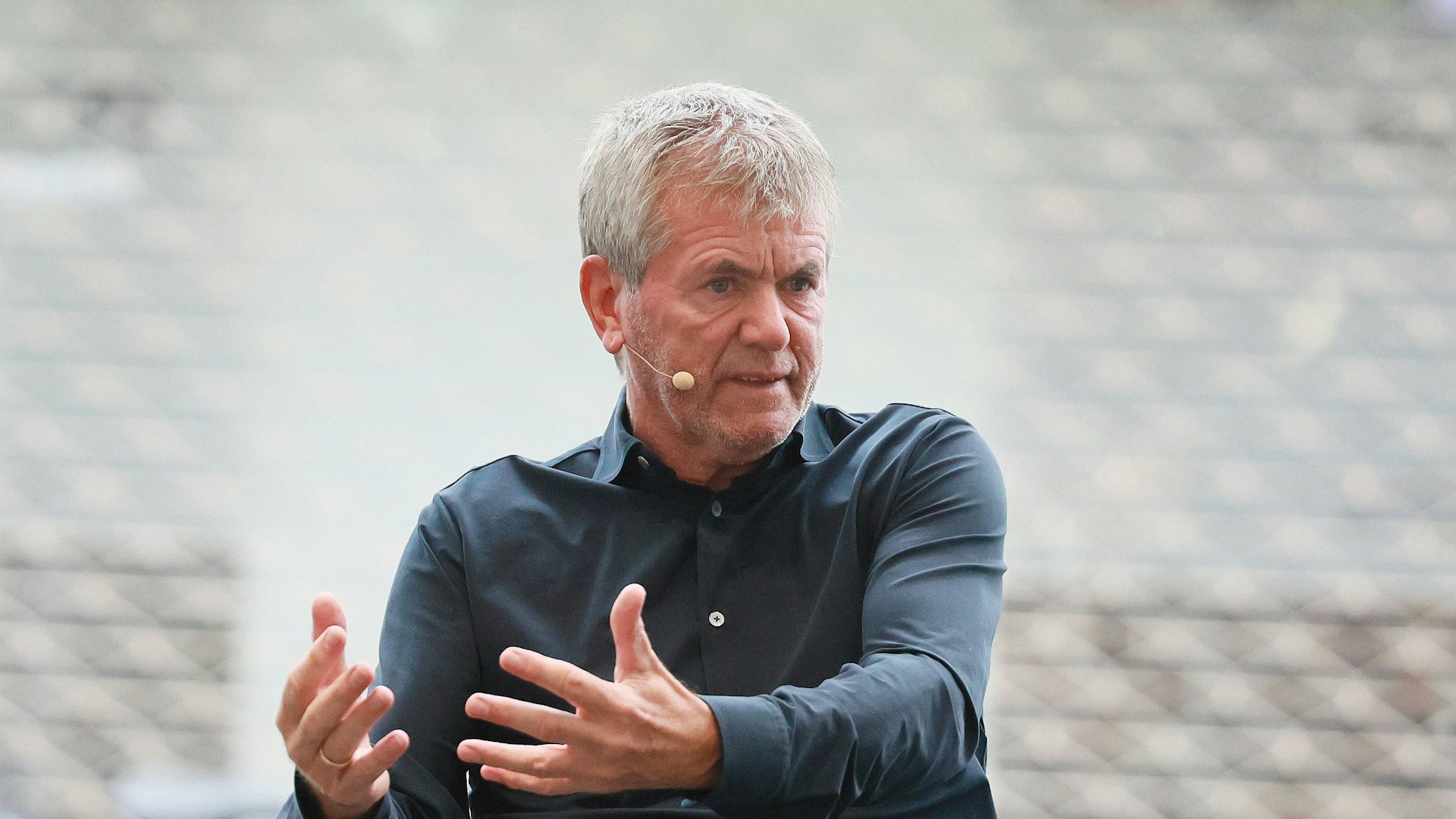 Friedhelm Funkel, hier beim FC-Talk des Kölner Stadt-Anzeiger, gab im Doppelpass Auskunft über seine Entscheidung, dem 1. FC Köln abzusagen.