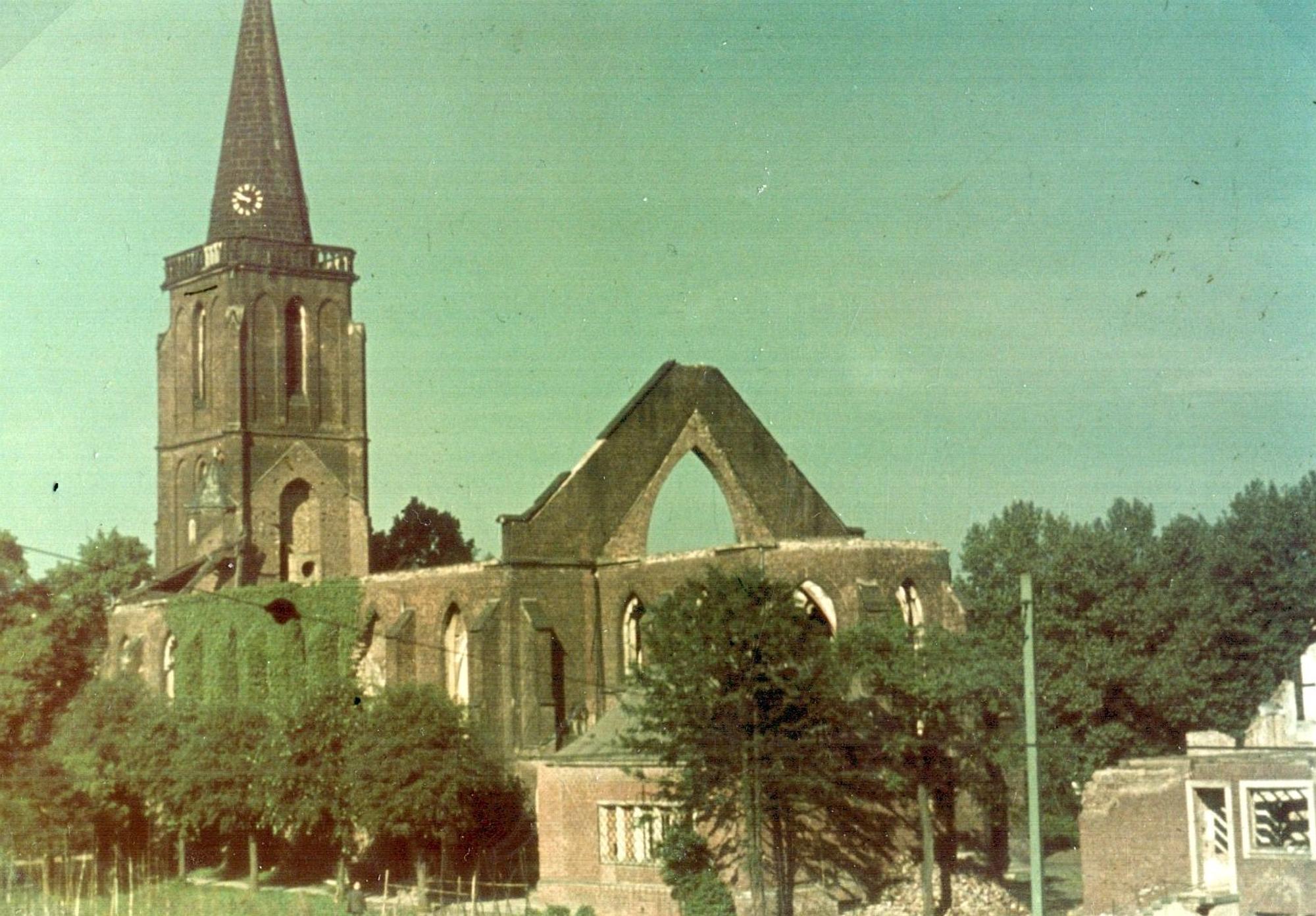 Die Kirche Sankt Remigius 1945. Foto: Stadt Leverkusen