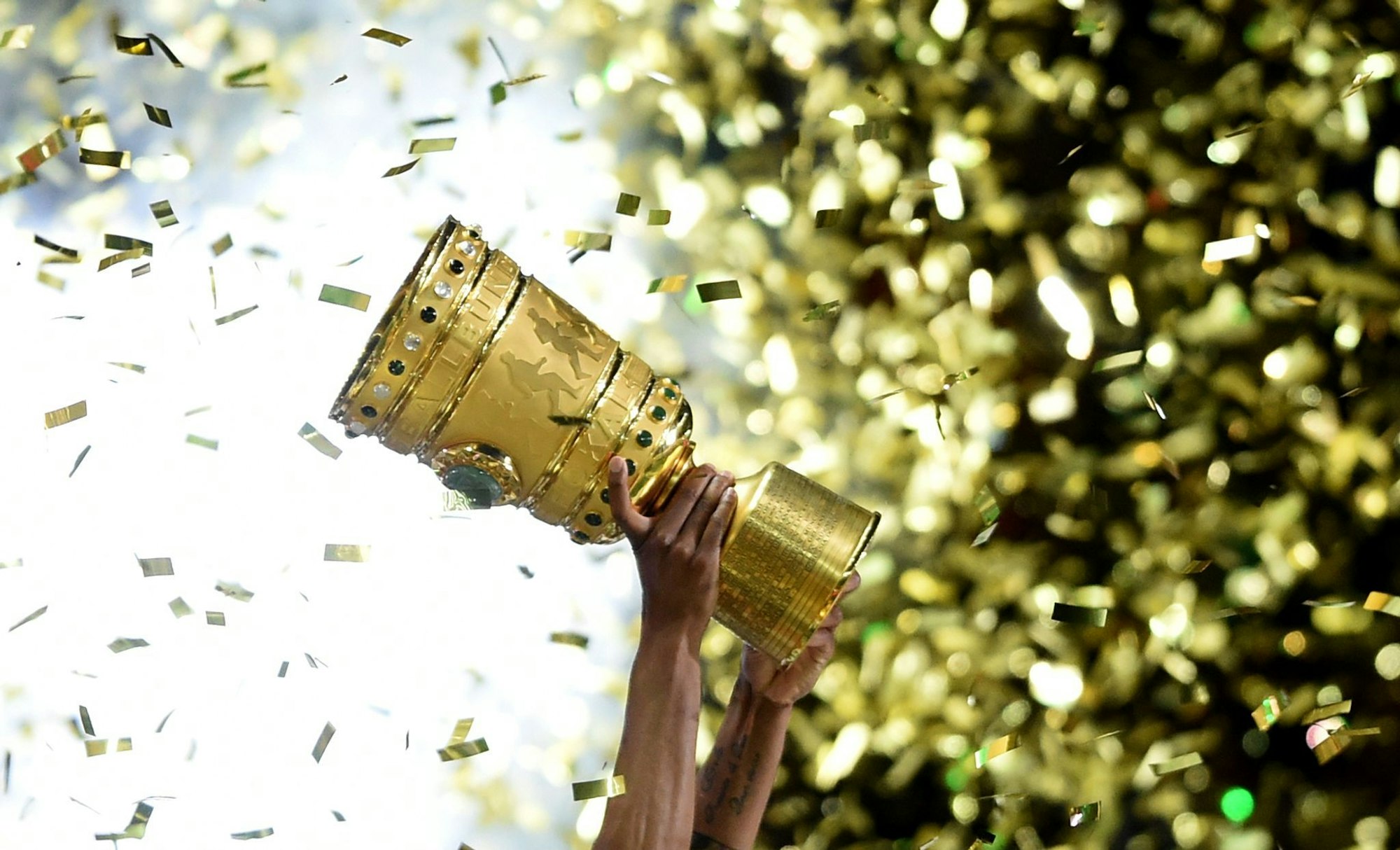 So viele Menschen wie nie zuvor wollten das Pokal-Finale live sehen - Betrüger nutzen das und bieten gefälschte Tickets an.