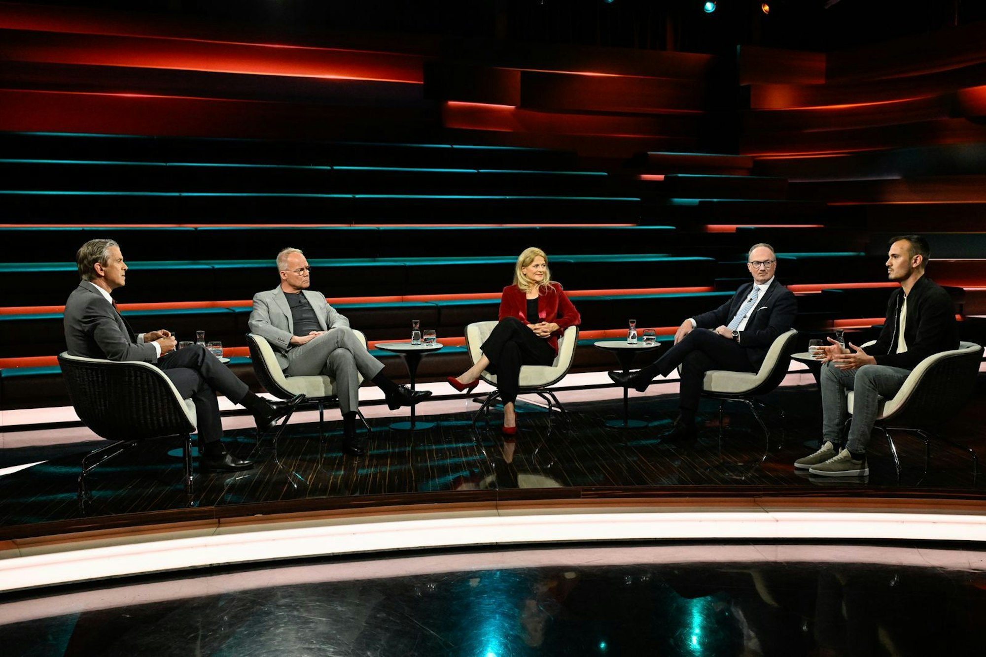 Markus Lanz diskutierte am Mittwoch mit (von links) Matthias Miersch, Kristina Dunz, Lars Feld und Ibrahim Naber. (Bild: ZDF / Markus Hertrich)
