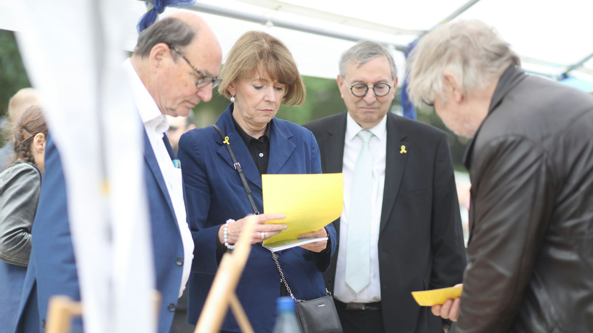 Vizepräsident des Zentralrats der Juden Dutschland Abraham Lehrer, Oberbürgermeisterin Henritte Reker und Vorstandsmitglied der Synagogen-Gemeinde Köln Michael Rado (v.r.) beim Israel-Tag Köln 2025.