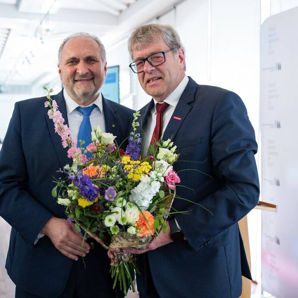 Thomas Radermacher (rechts) wurde am 22. Mai 2025 zum neuen Präsidenten der Handwerkskammer zu Köln gewählt. Er folgt auf Hans Peter Wollseifer (l.)