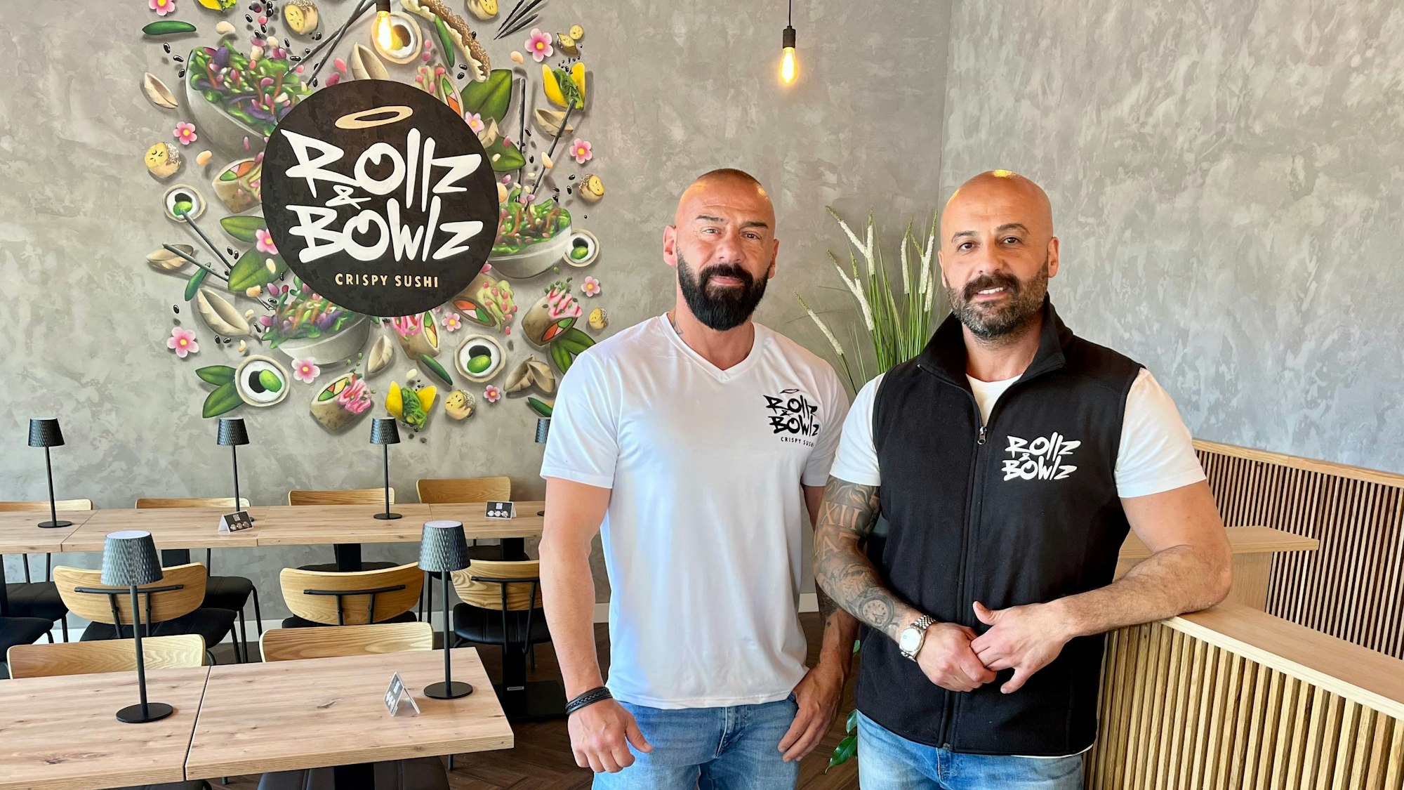 Zwei Männer im Restaurant