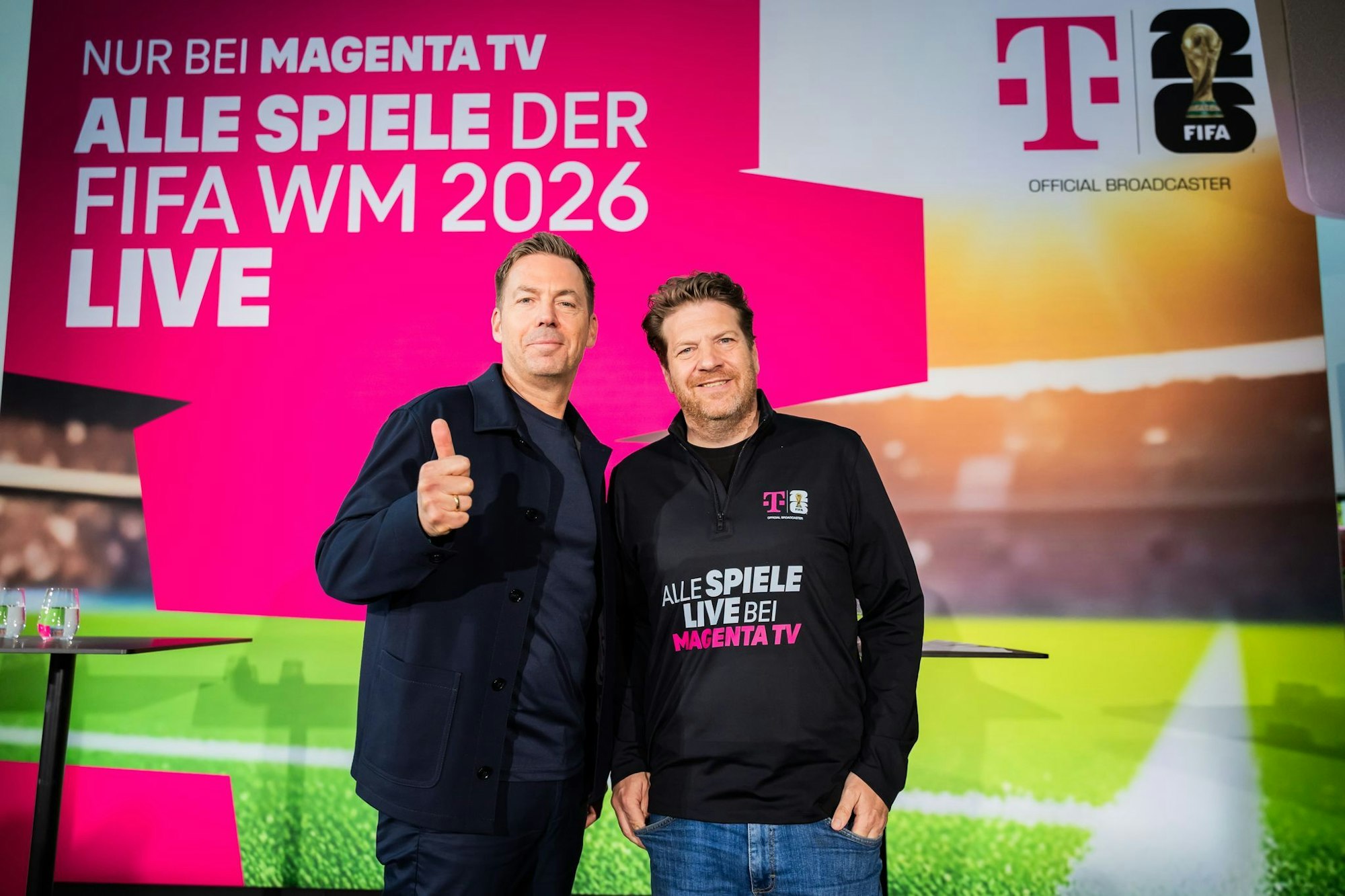 Die Telekom, hier Wolfgang Metze (Privatkunden-Geschäftsführer) und Arnim Butzen (TV-Chef), überträgt die Spiele von vier Fußball-Weltmeisterschaften.