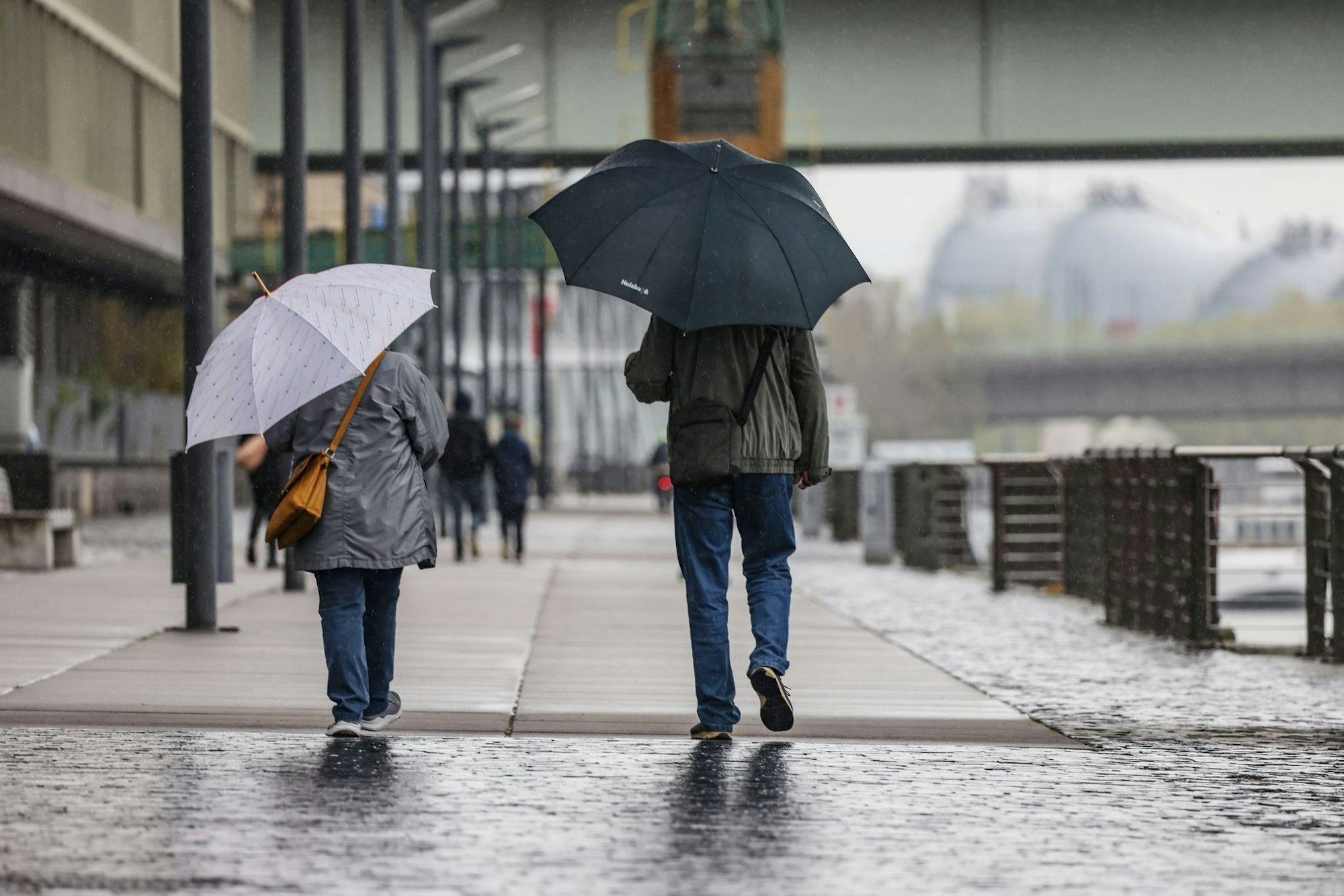 In Nordrhein-Westfalen gibt es zum Ende der Woche Regen und Gewitter. (Symbolbild)