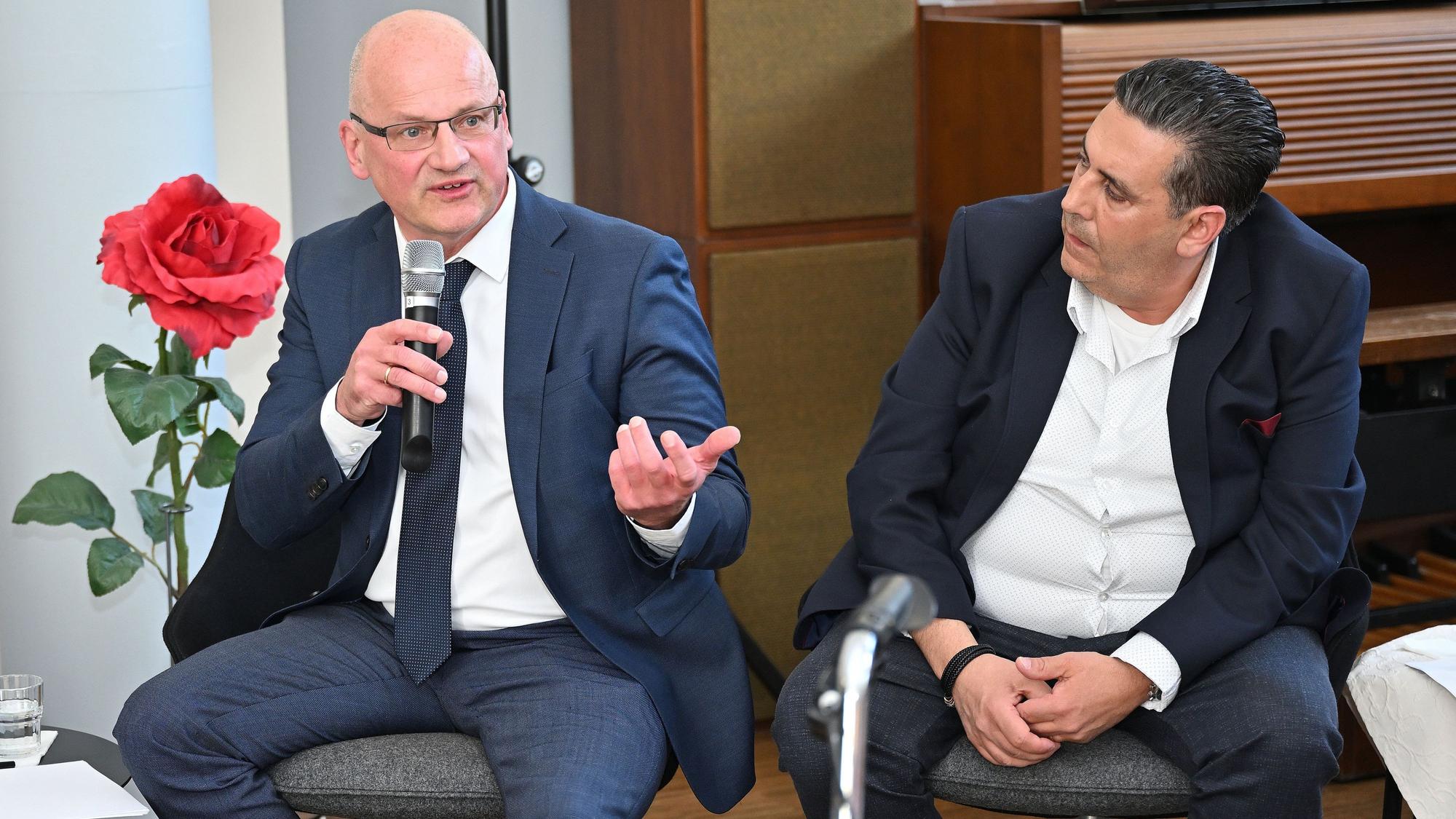Podiumsdiskussion mit Bürgermeisterkandidaten im Wöllner-Stift.