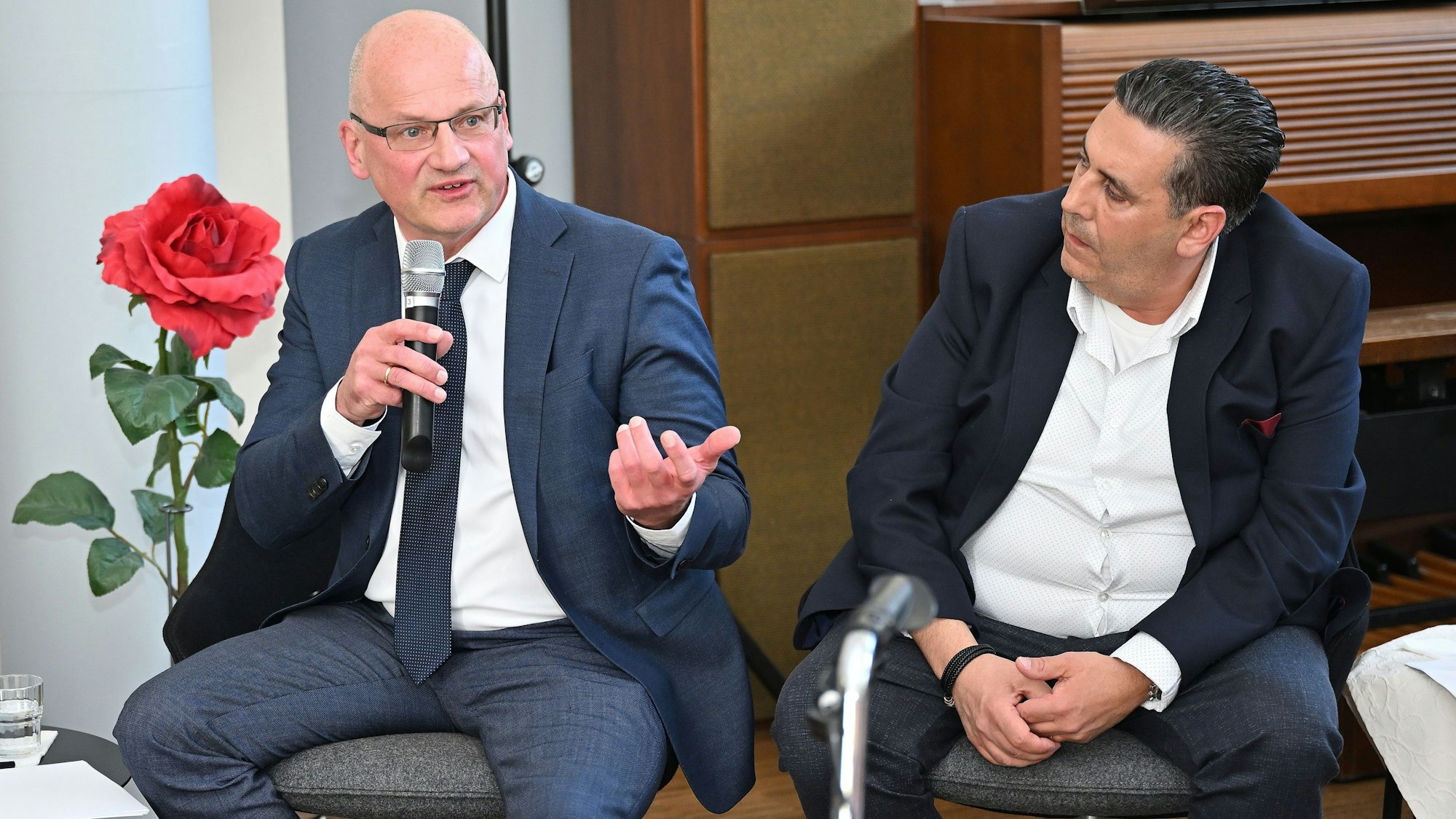 Podiumsdiskussion mit Bürgermeisterkandidaten im Wöllner-Stift.
