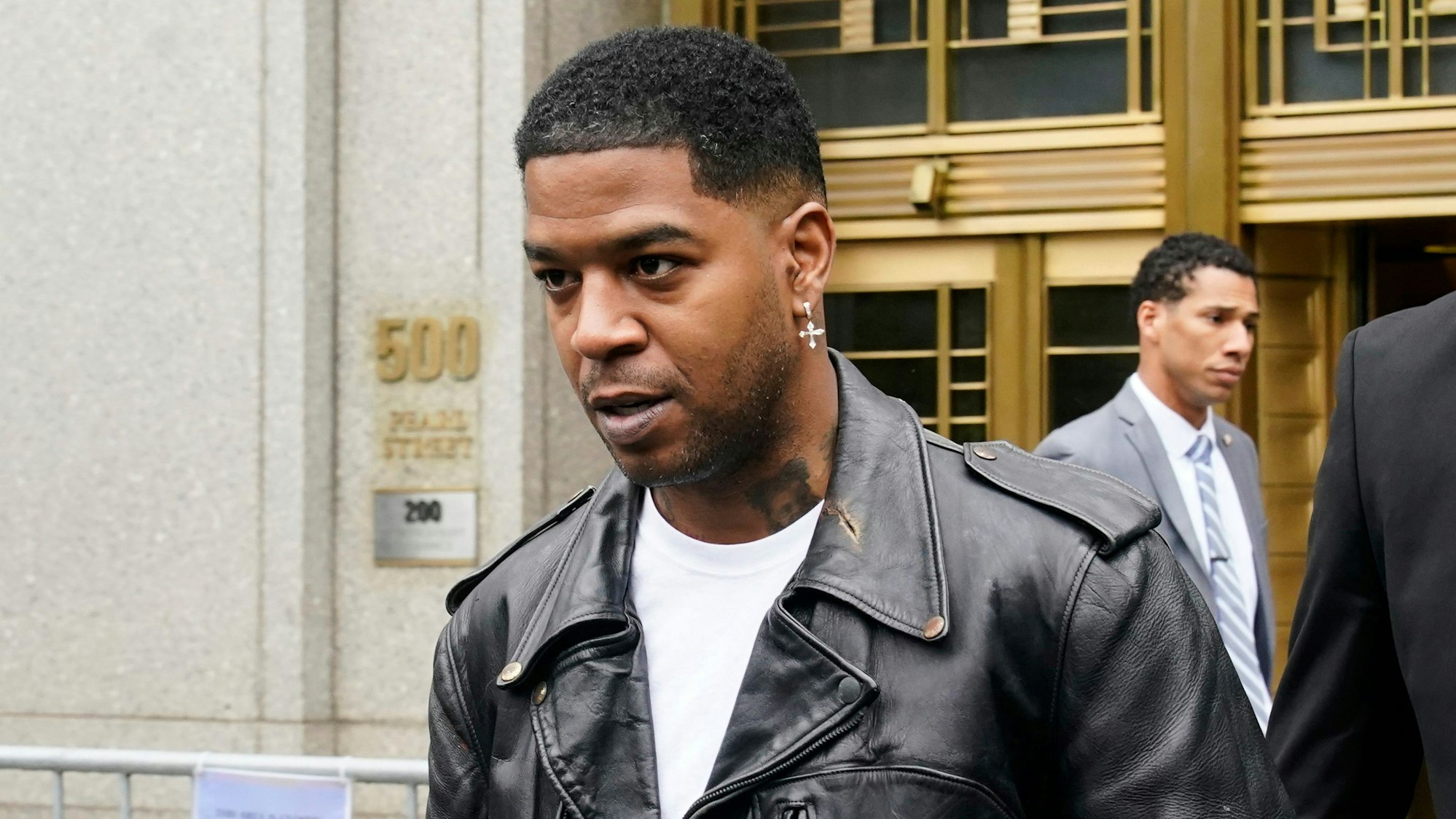 Der Rapper Kid Cudi verlässt das Bundesgericht in New York.