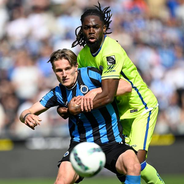 Club Brugge v KAA Gent - Jupiler Pro League Champions Play-Off BRUGGE, BELGIUM - MAY 01 : Vermant Romeo forward of Club Brugge is fighting for the ball with Torunarigha Jordan defender of KAA Gent during the Jupiler Pro League Champions Play-Off match between Club Brugge and KAA Gent on May 1, 2025 in Brugge, Belgium, 01/05/2025 Brugge Belgium PUBLICATIONxNOTxINxFRAxBEL Copyright: xNicoxVereeckenx