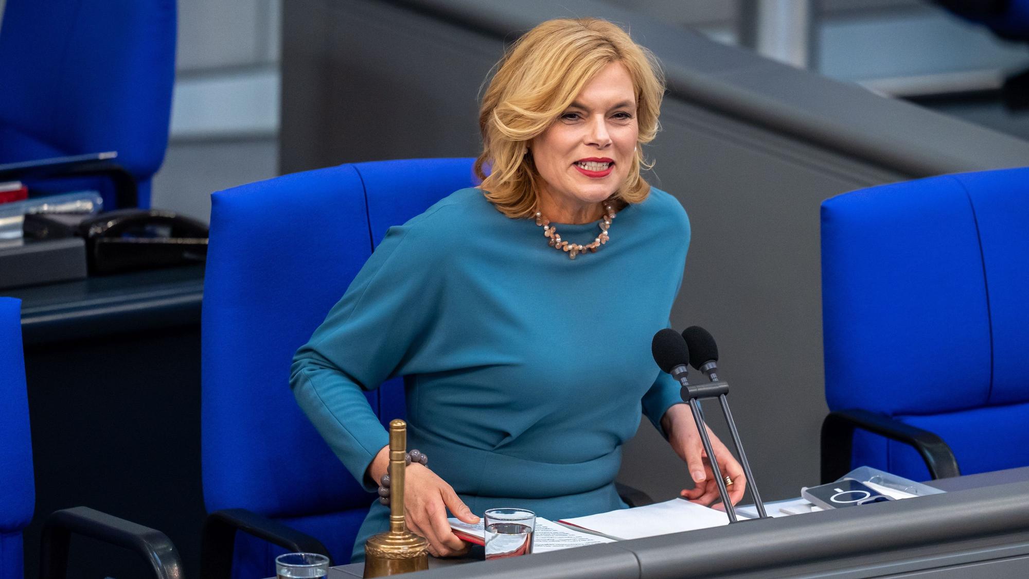 Julia Klöckner (CDU), Bundestagspräsidentin, spricht im Bundestag.