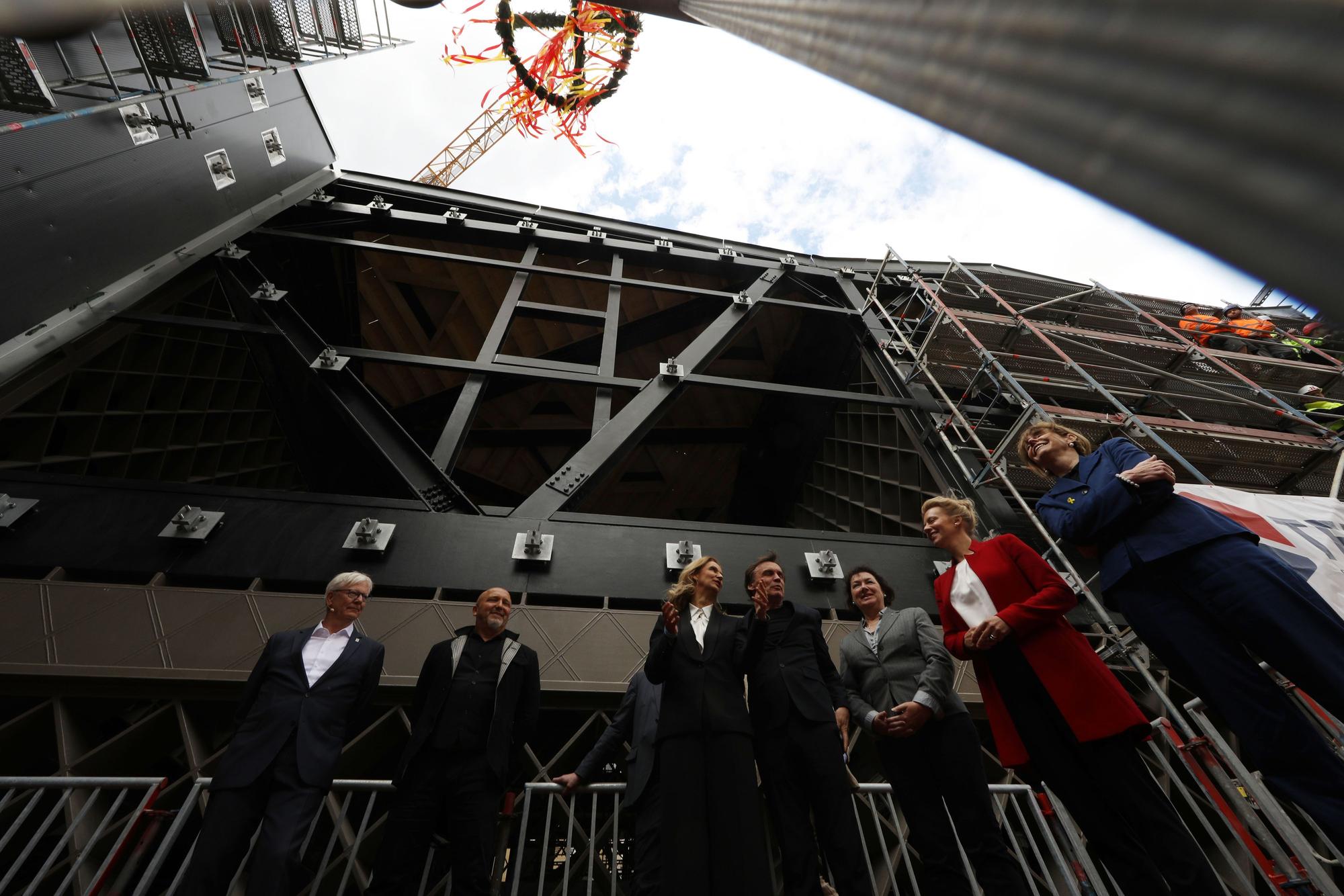 Oberbürgermeisterin Henriette Reker feiert Richtfest auf der Baustelle des Jüdischen Museums.