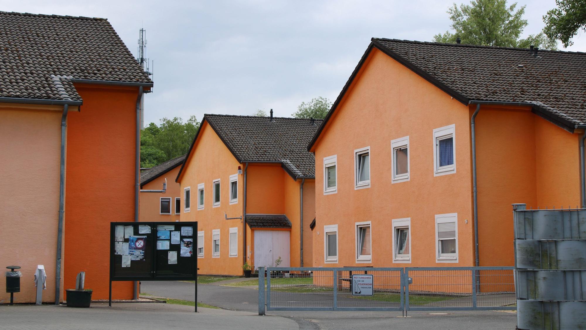 Die Unterkünfte am Dammweg in Lohmar sollen saniert werden, die Stadt benötigt Platz für die Bewohner.