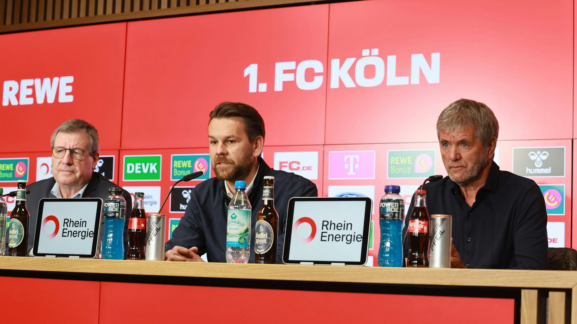 1. FC Köln, Vorstellung von Friedhelm Funkel als neuer Cheftrainer, 05.05.2025, von links: Werner Wolf, Thomas Kessler, Friedhelm Funkel (1. FC Köln), Bild: Herbert Bucco