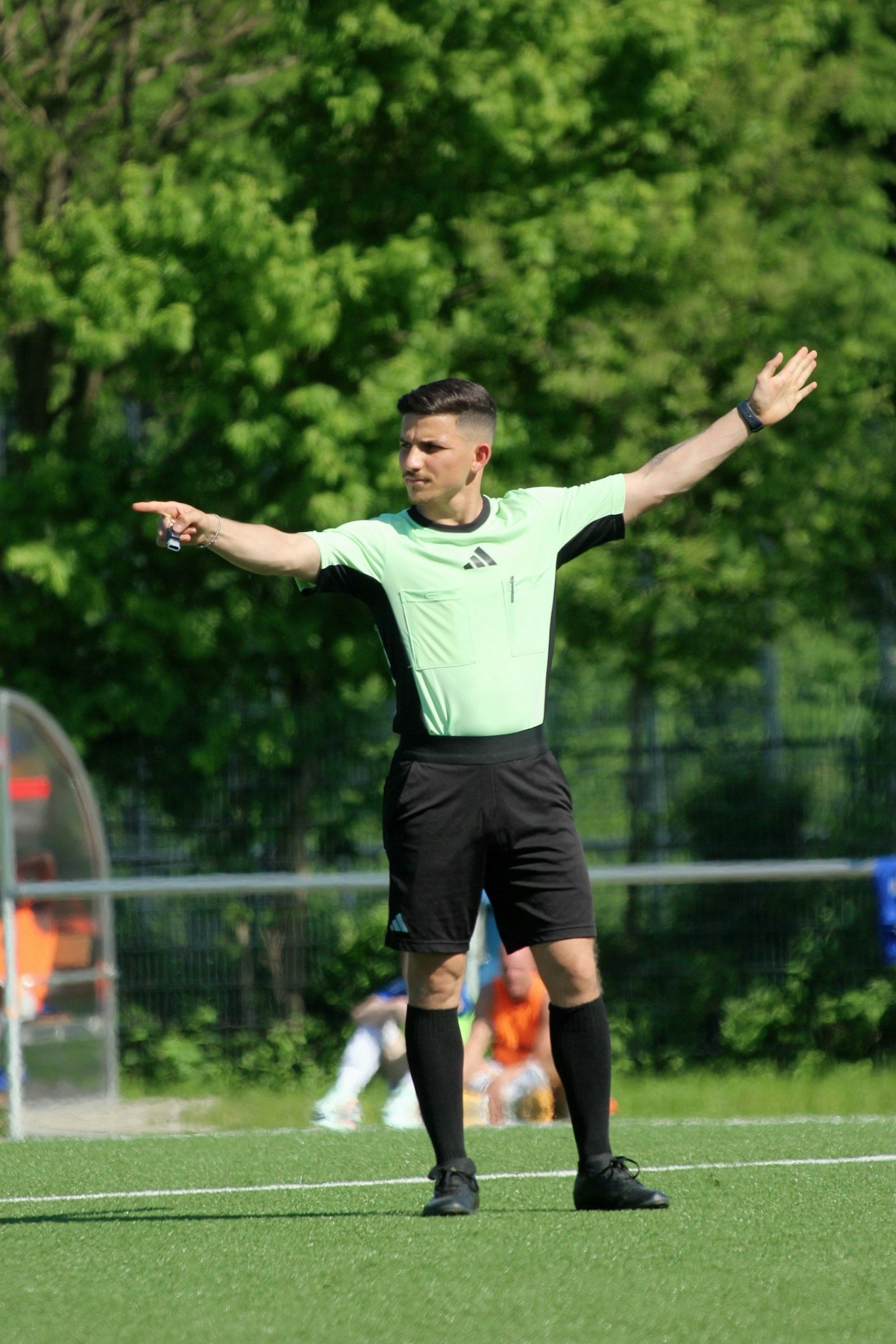 Sufjan Ato Shawrdi arbeitet als Fußballschiedsrichter, mehr als 200 Spiele hat er schon gepfiffen. Einige Male wurde er beleidigt und tätlich angegriffen.