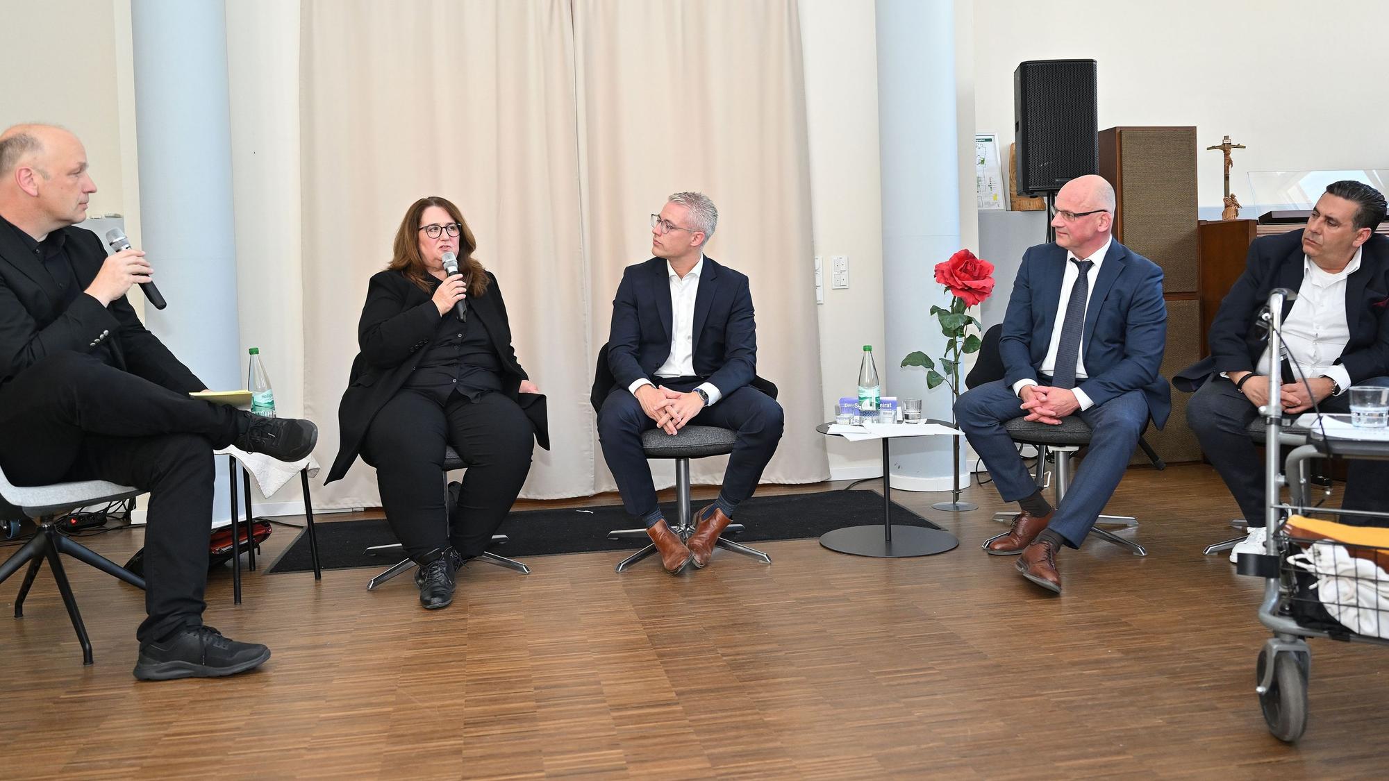 Hoffnungsthal. Wöllner-Stift. Podiumsdiskussion mit Bürgermeisterkandidaten