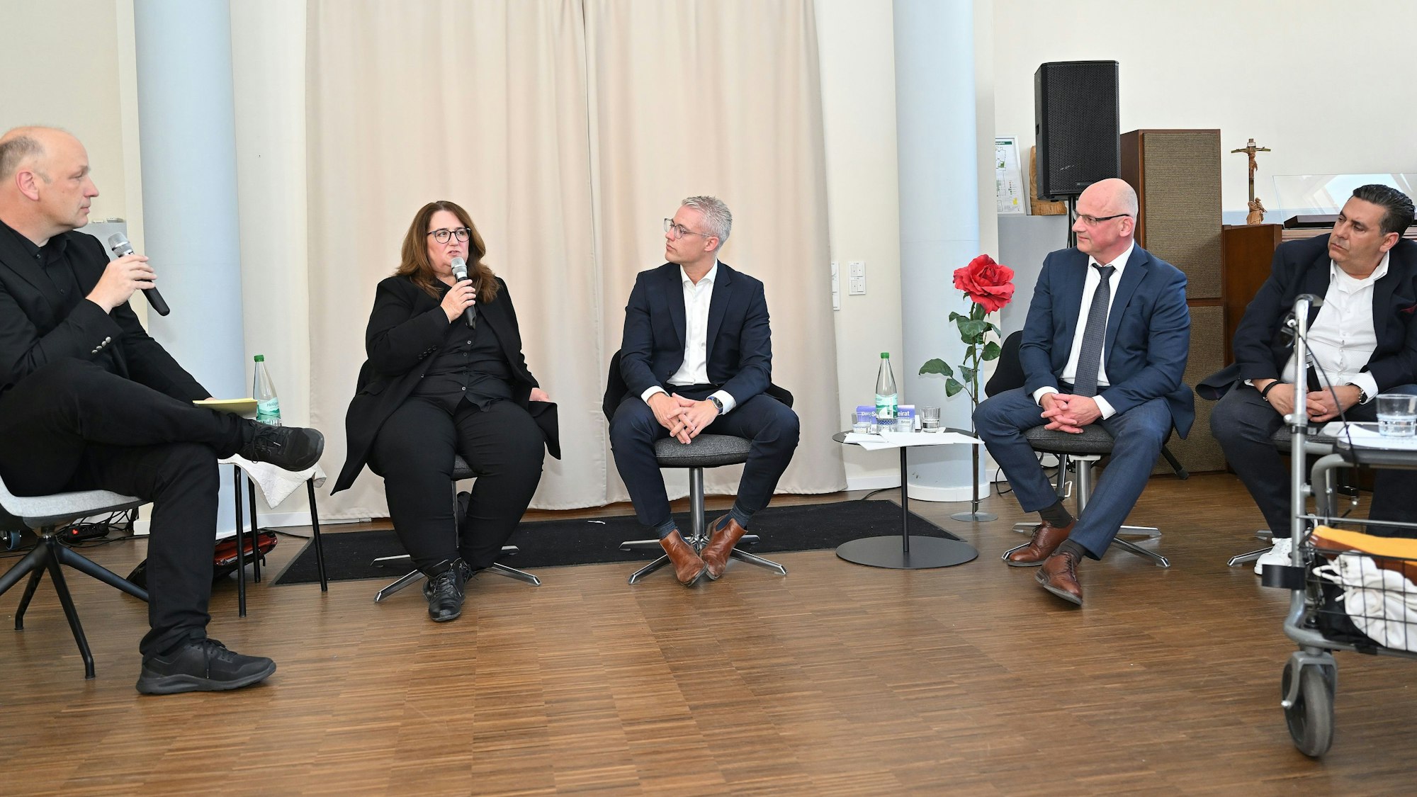 Hoffnungsthal. Wöllner-Stift. Podiumsdiskussion mit Bürgermeisterkandidaten
