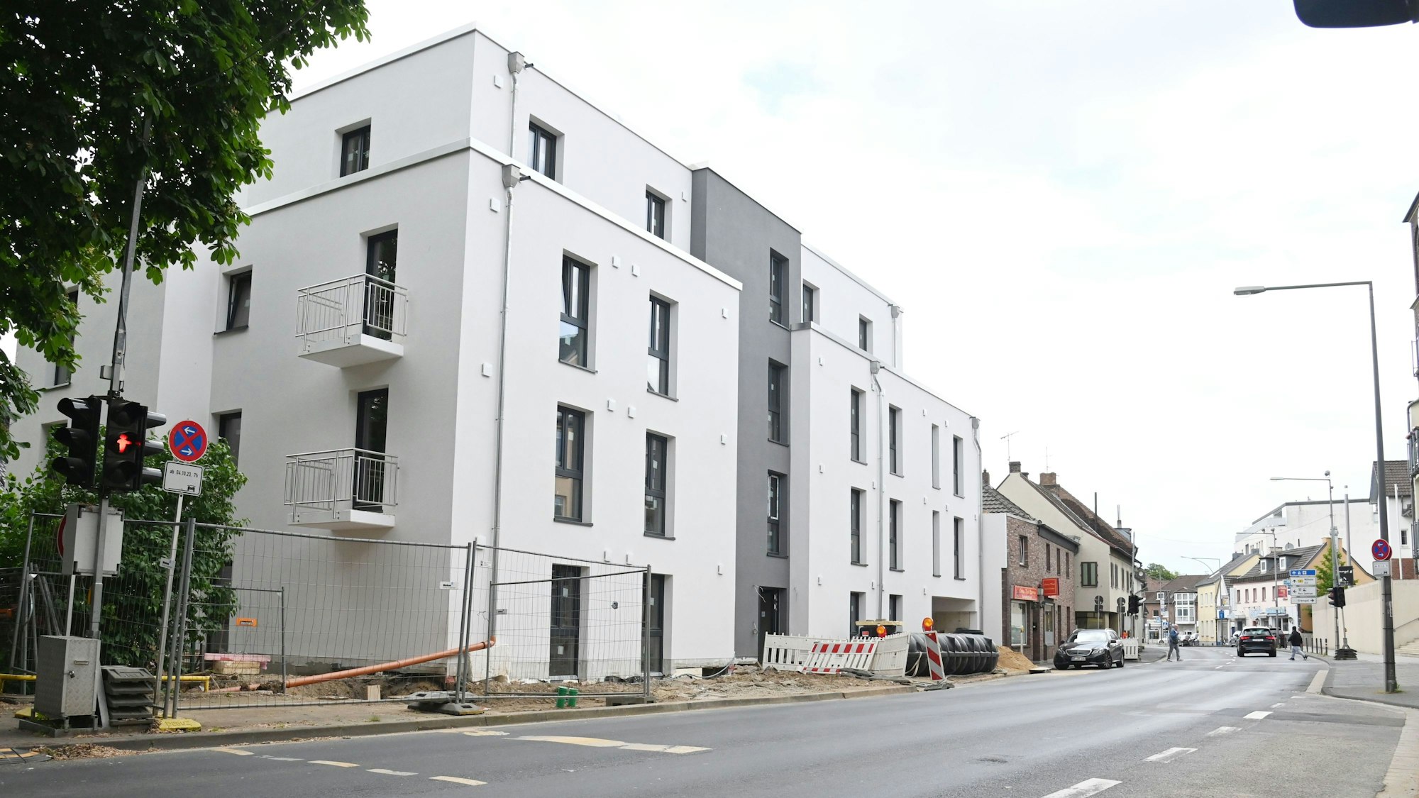 Der Neubau in der Frankfurter Straße in Köln-Porz, den die Stadt Köln für die Unterbringung von Obdachlosen anmieten möchte.