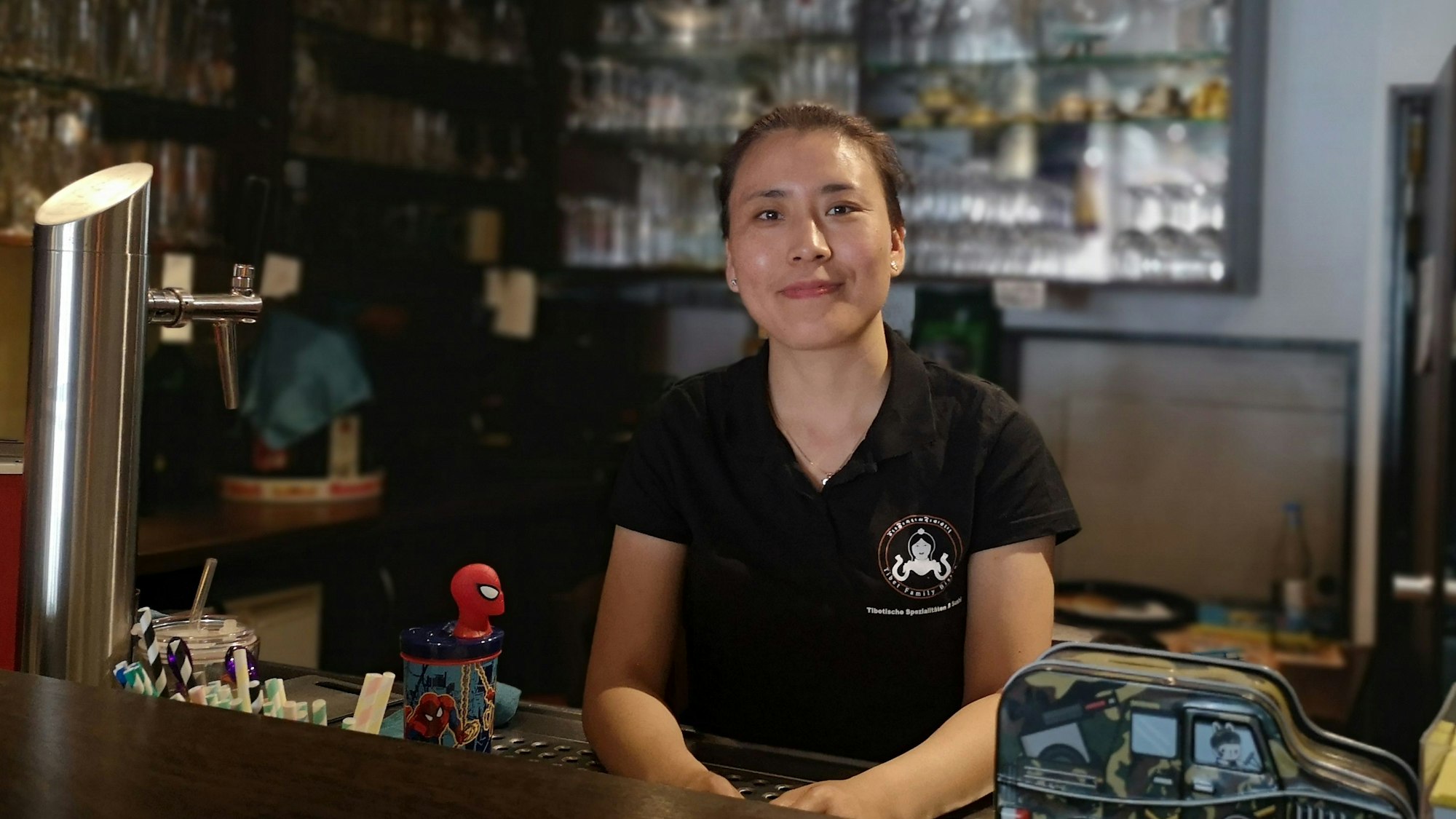Pema Lhatso betreibt zusammen mit ihrem Mann das Restaurant Tibet Family Bistro.