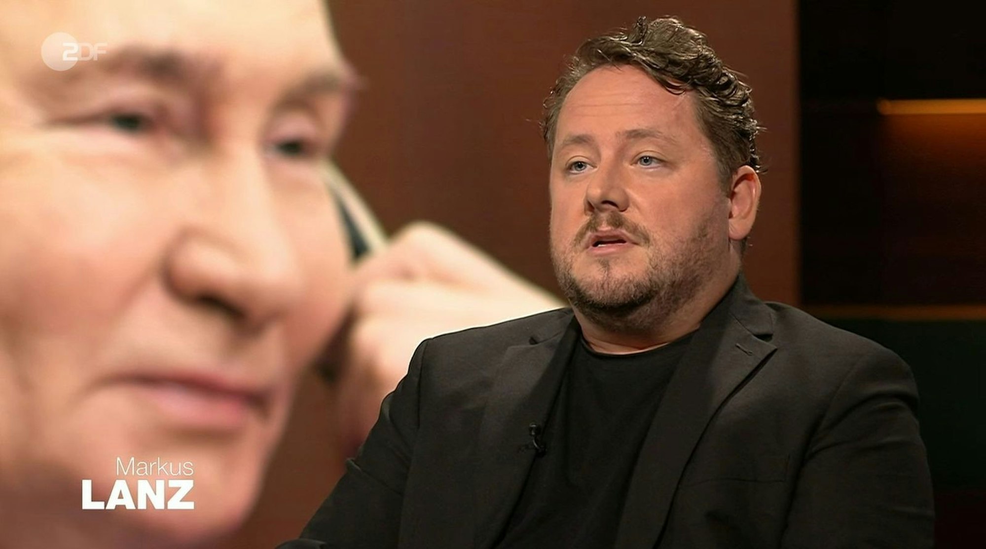 Journalist Florian Flade warnt vor Deutschlands sicherheitspolitischer und geheimdienstlicher Abhängigkeit von den USA: „In Deutschland glaubt man, Sicherheit ist wie Strom.“ (Bild: ZDF)