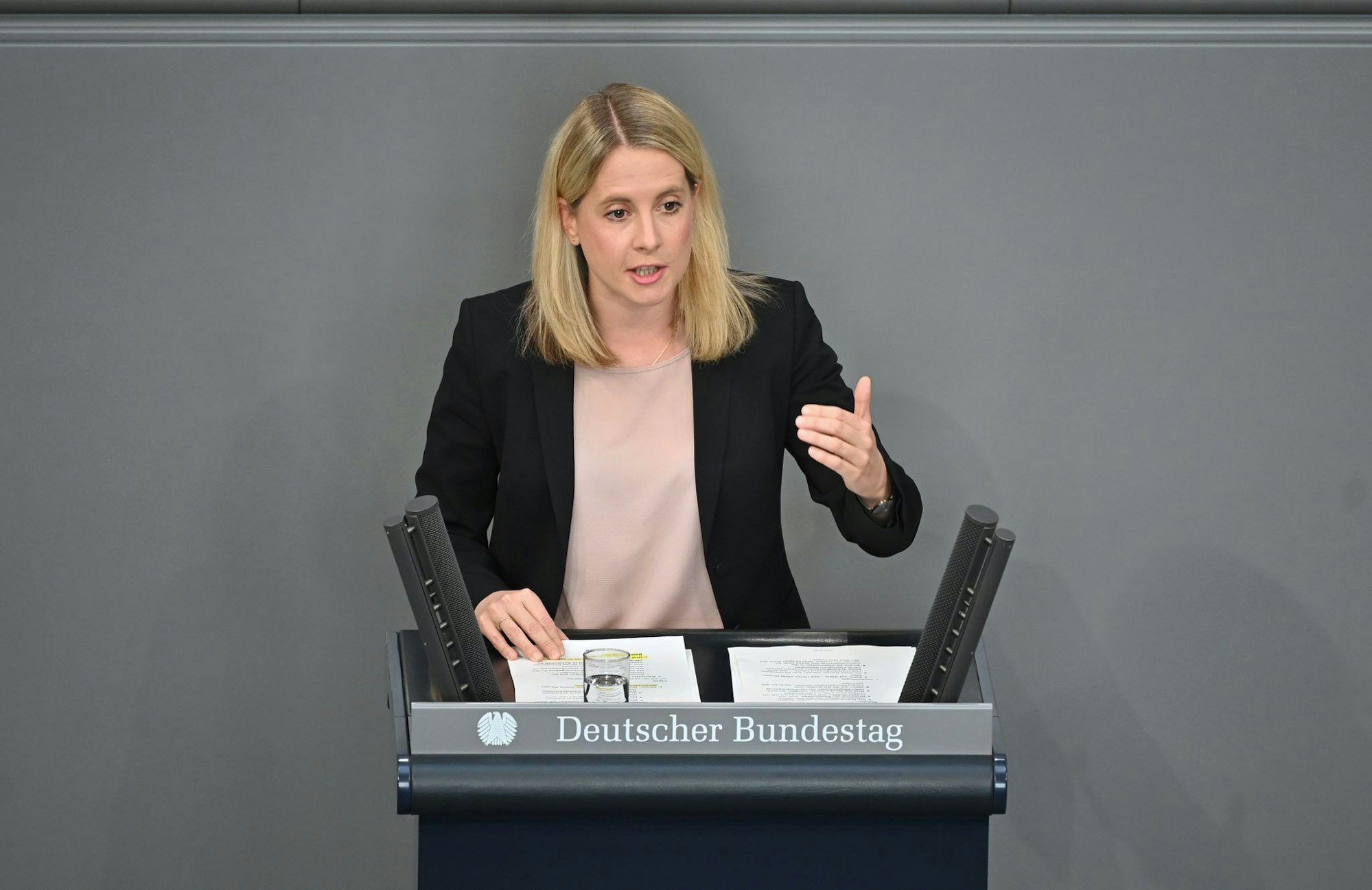 Bundesbauministerin Verena Hubertz will den Wohnungsbau ankurbeln (Archivbild)