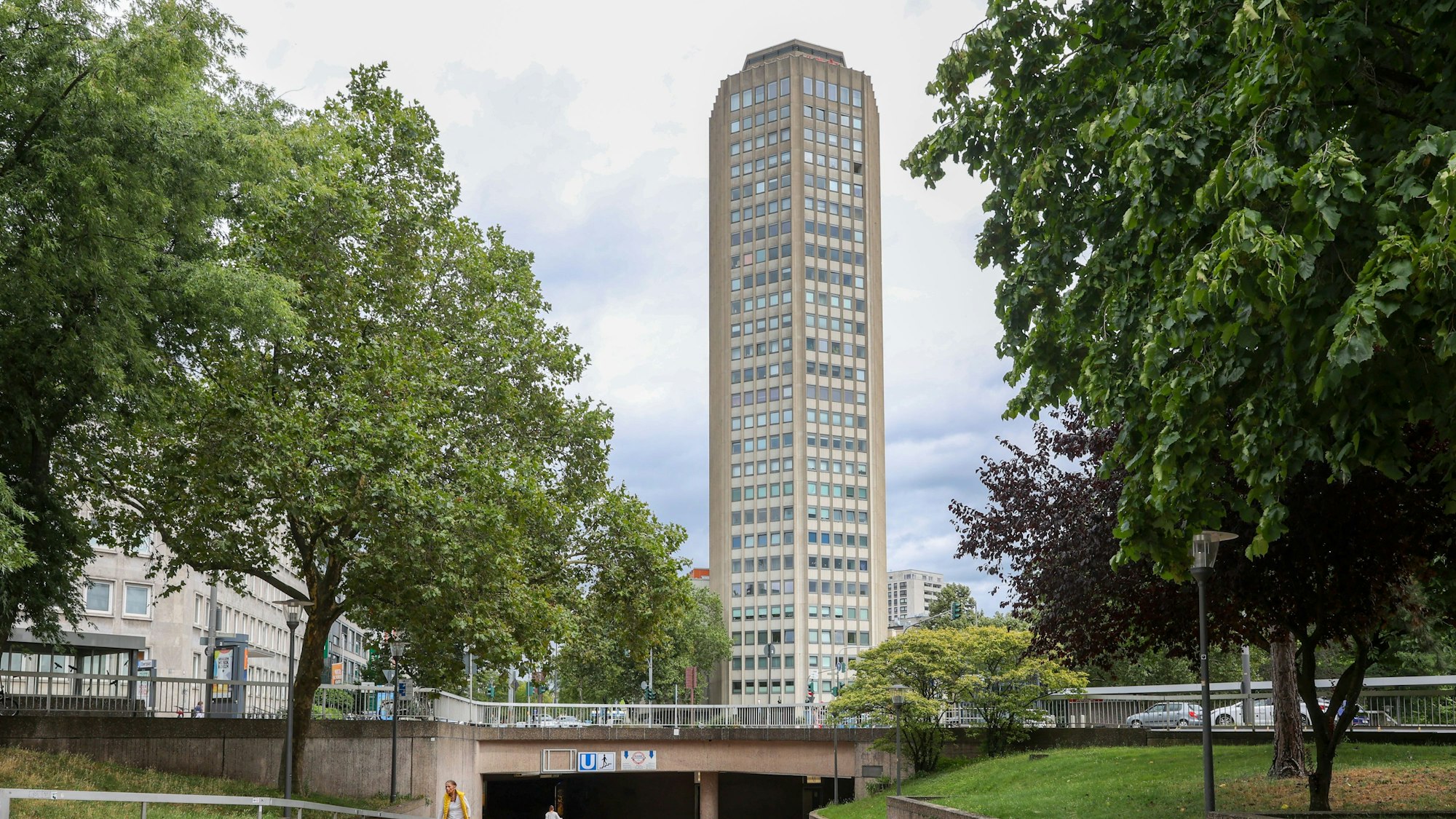 Der Ringturm in der Neustadt-Nord am Ebertplatz.