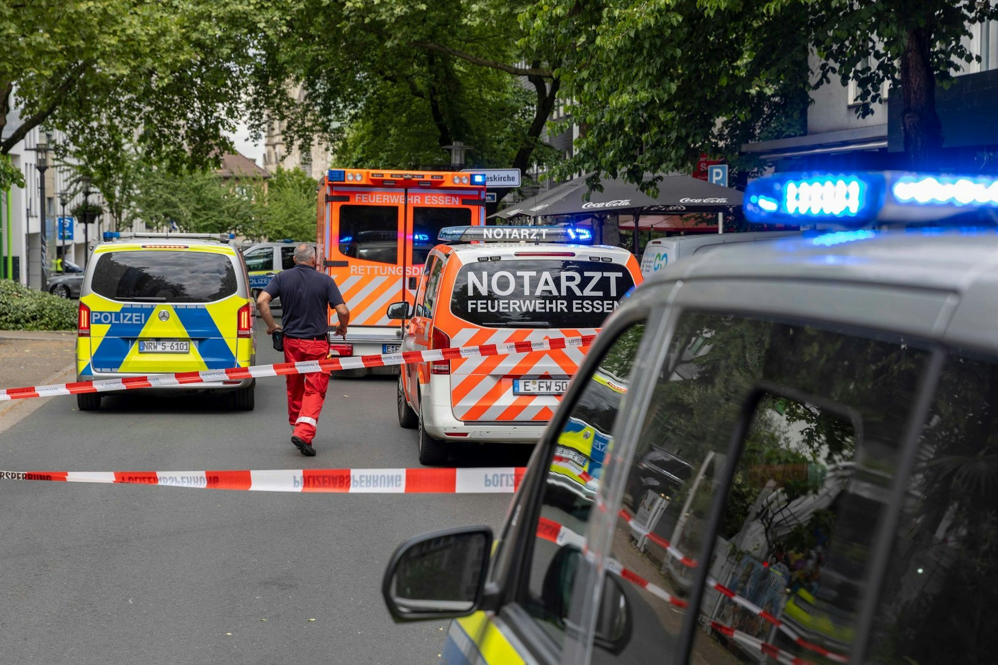 Eine Frau ist durch Schüsse in der Essener Innenstadt am Bein verletzt worden - womöglich geriet sie zwischen die Fronten eines Klan-Konflikts.