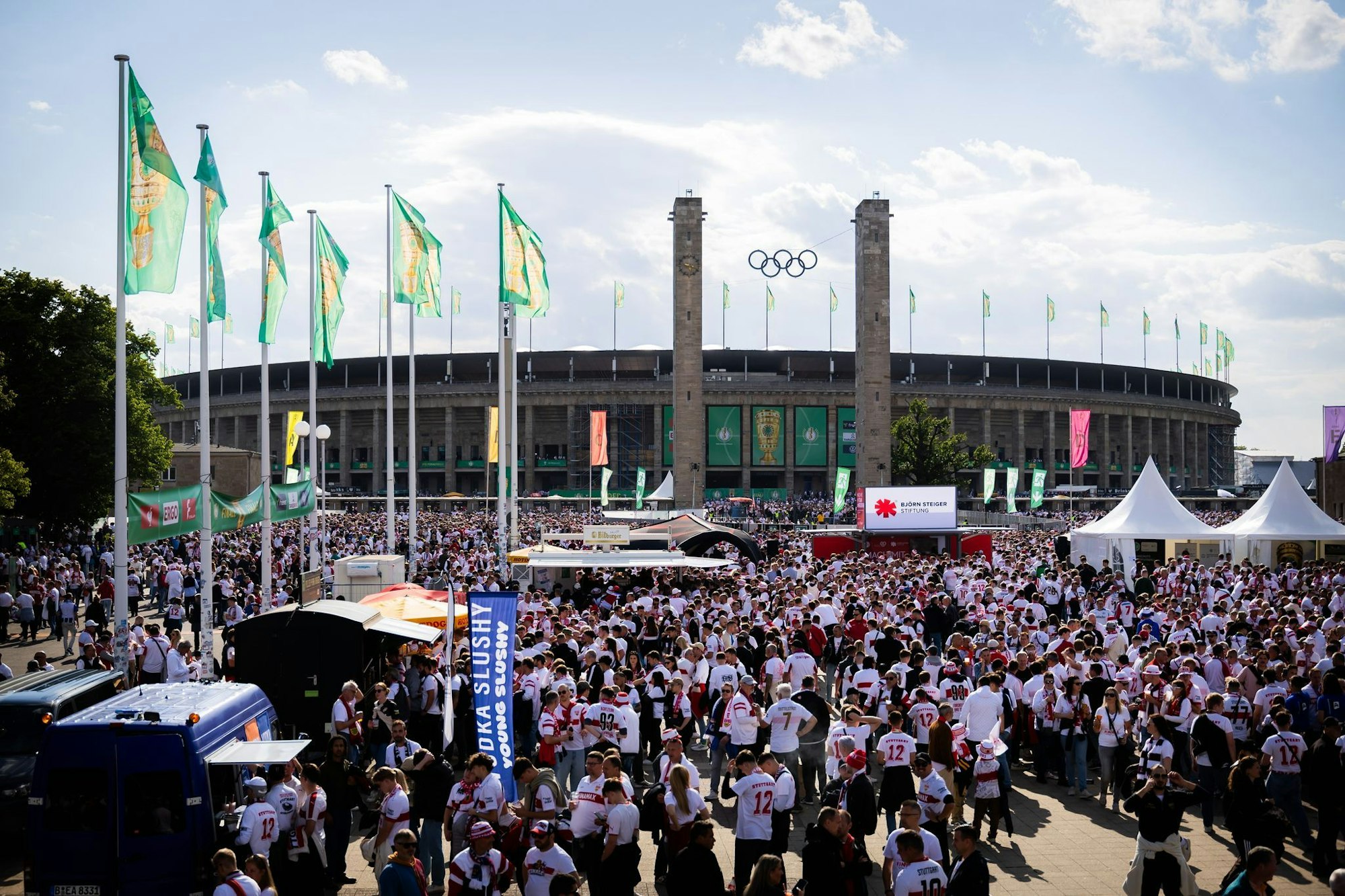 Beide Fangruppen kamen am späten Nachmittag am Olympiastadion an.