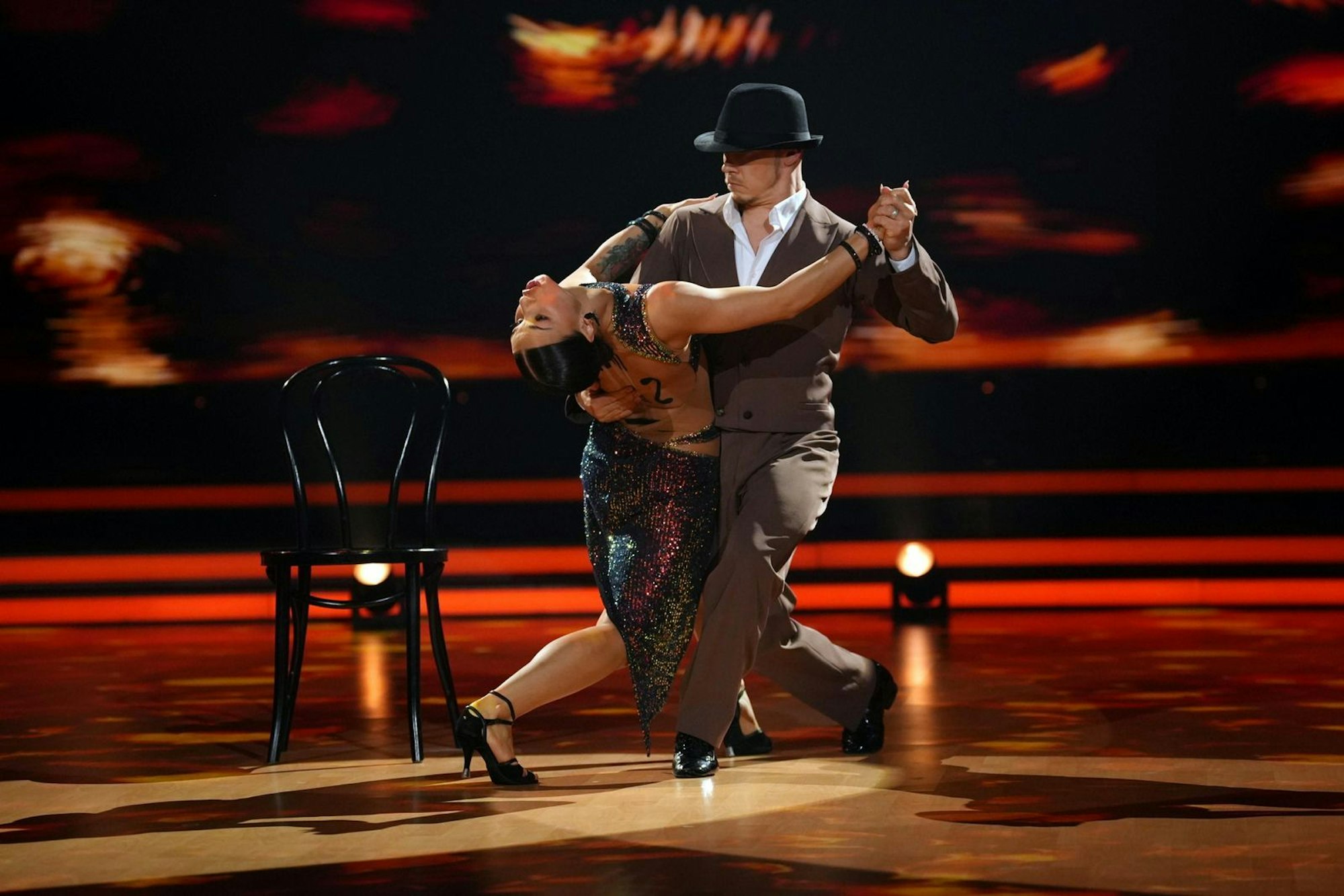 Als Lieblingstanz sucht sich Fabian Hambüchen eine sehr schwierige Tango-Nummer mit Anastasia Maruster raus. Llambi lobt die „Weltklasse-Vorführung!“ (Bild: RTL / Stefan Gregorowius)