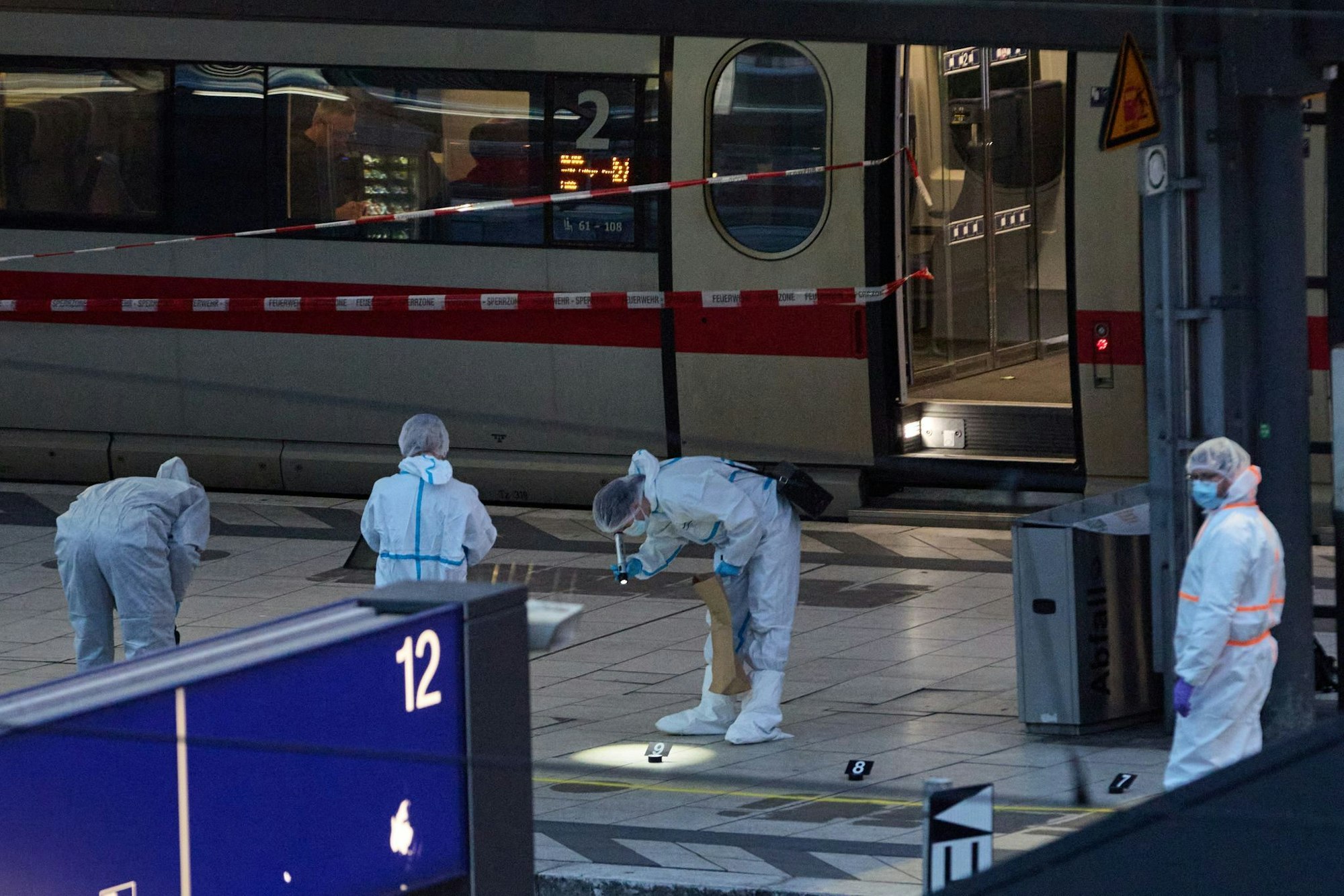 Die Spurensicherung arbeitete am Abend am Hauptbahnhof.