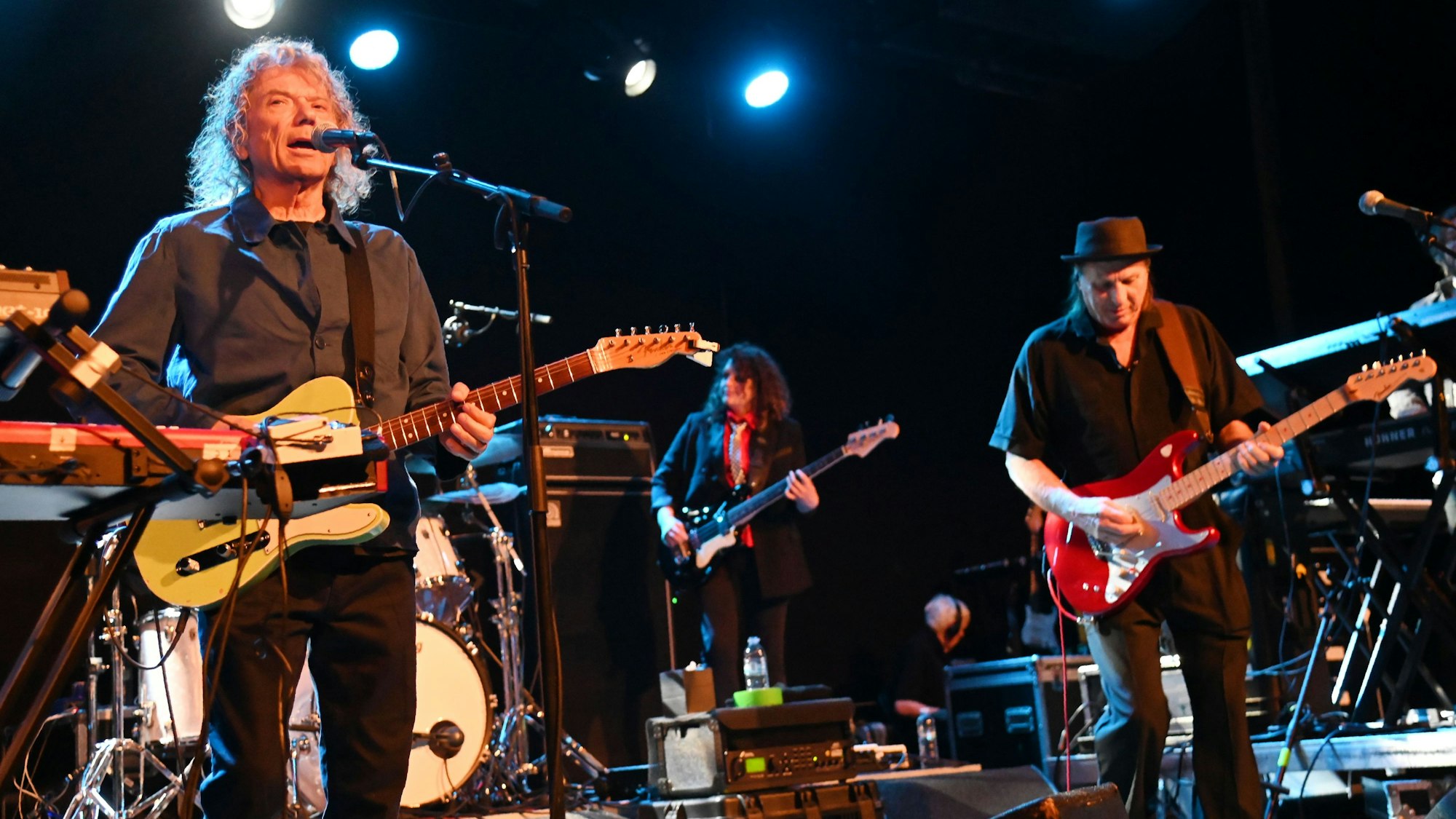 23.05.2025 Köln. Jerry Harrison & Adrian Belew spielen "Remain in Light", das Meisterwerk der Talking Heads im Carlswerk Victoria.