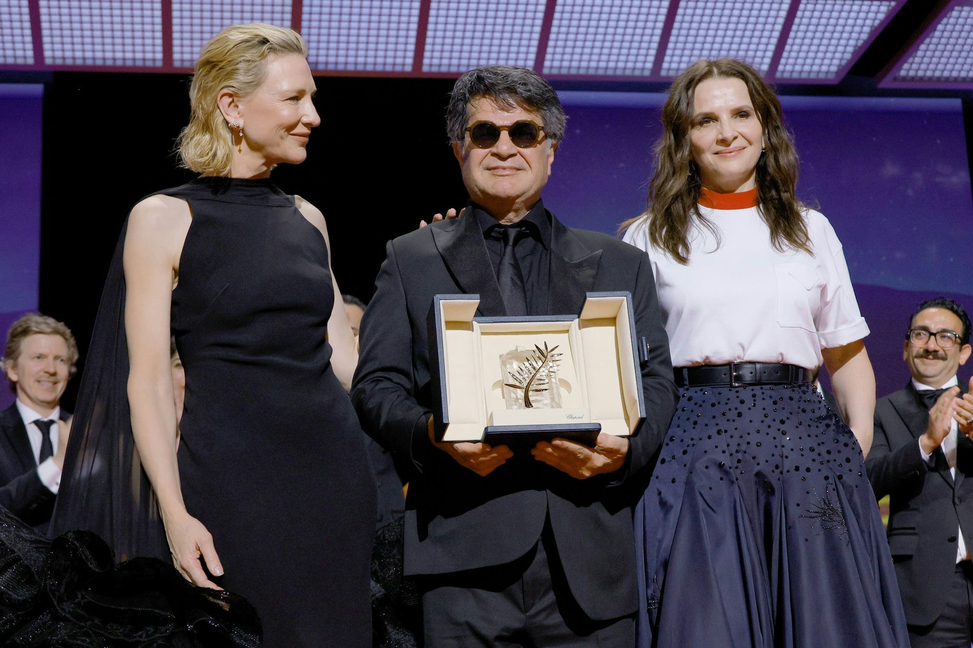 Cate Blanchett, Jafar Panahi und Juliette Binoche auf der Bühne.