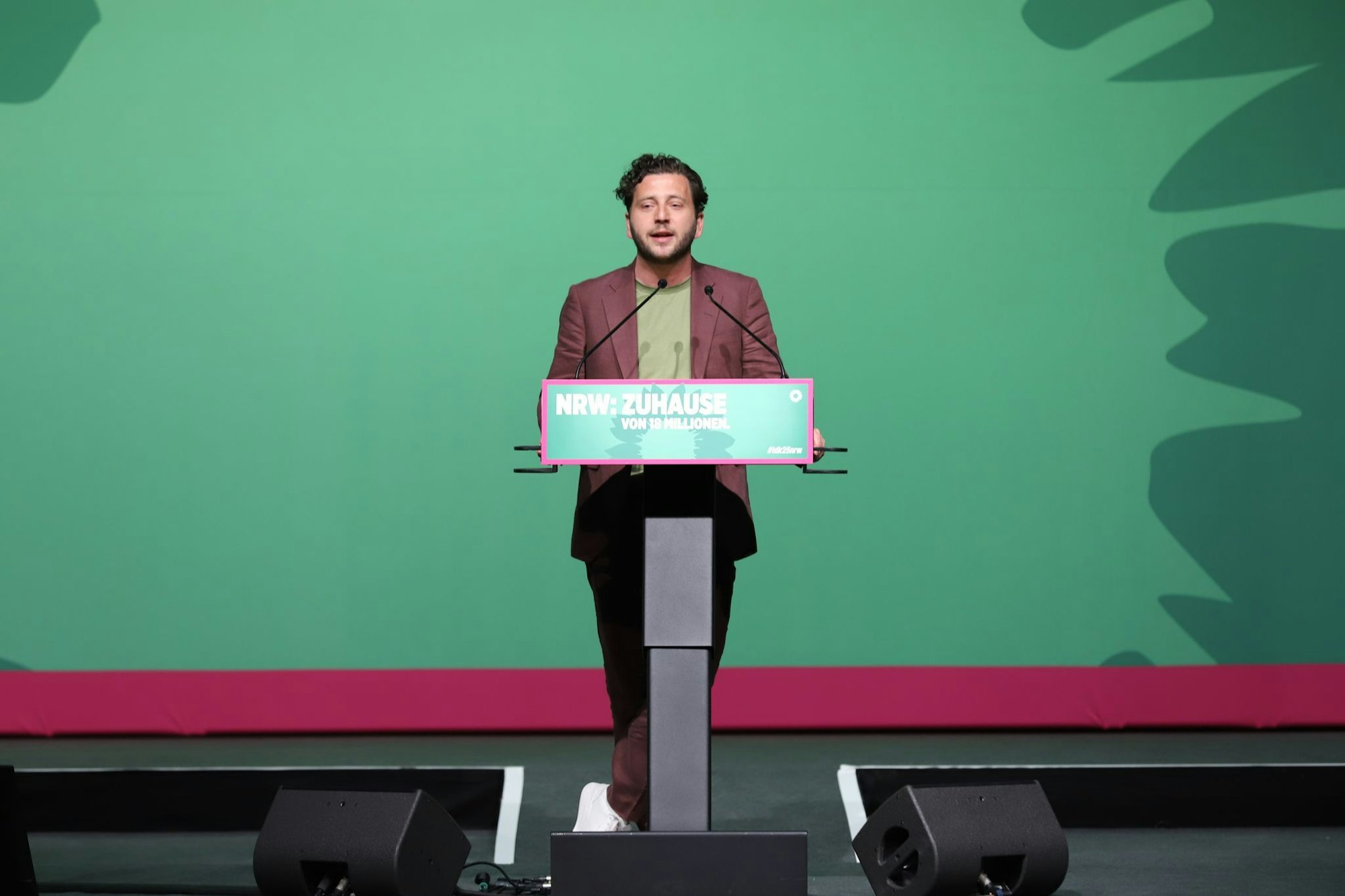 Grünen-Bundesvorsitzender Felix Banaszak machte den Delegierten Mut.