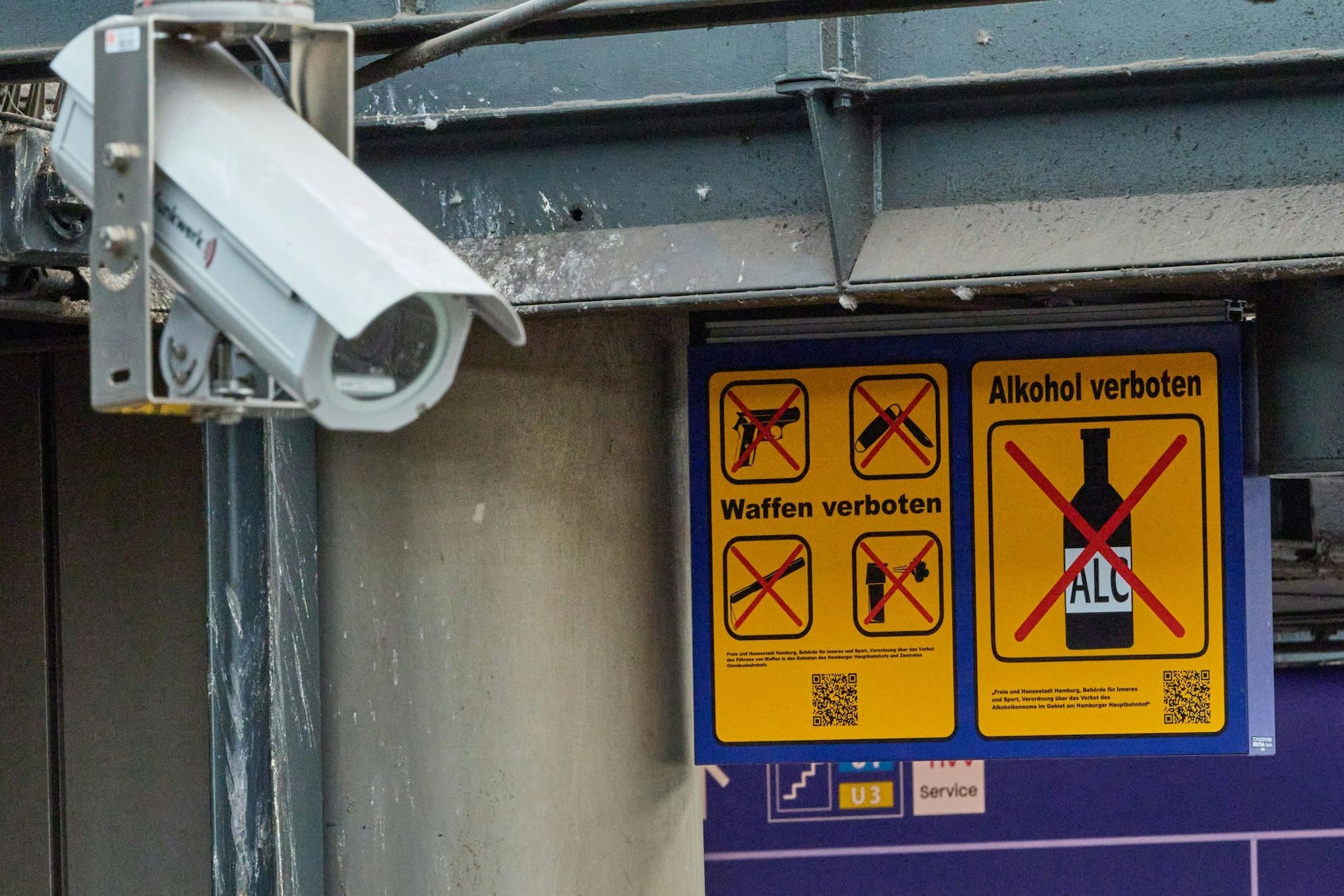 Seit mehr als einem Jahr gilt ein Messerverbot im Bereich des Hauptbahnhofs.