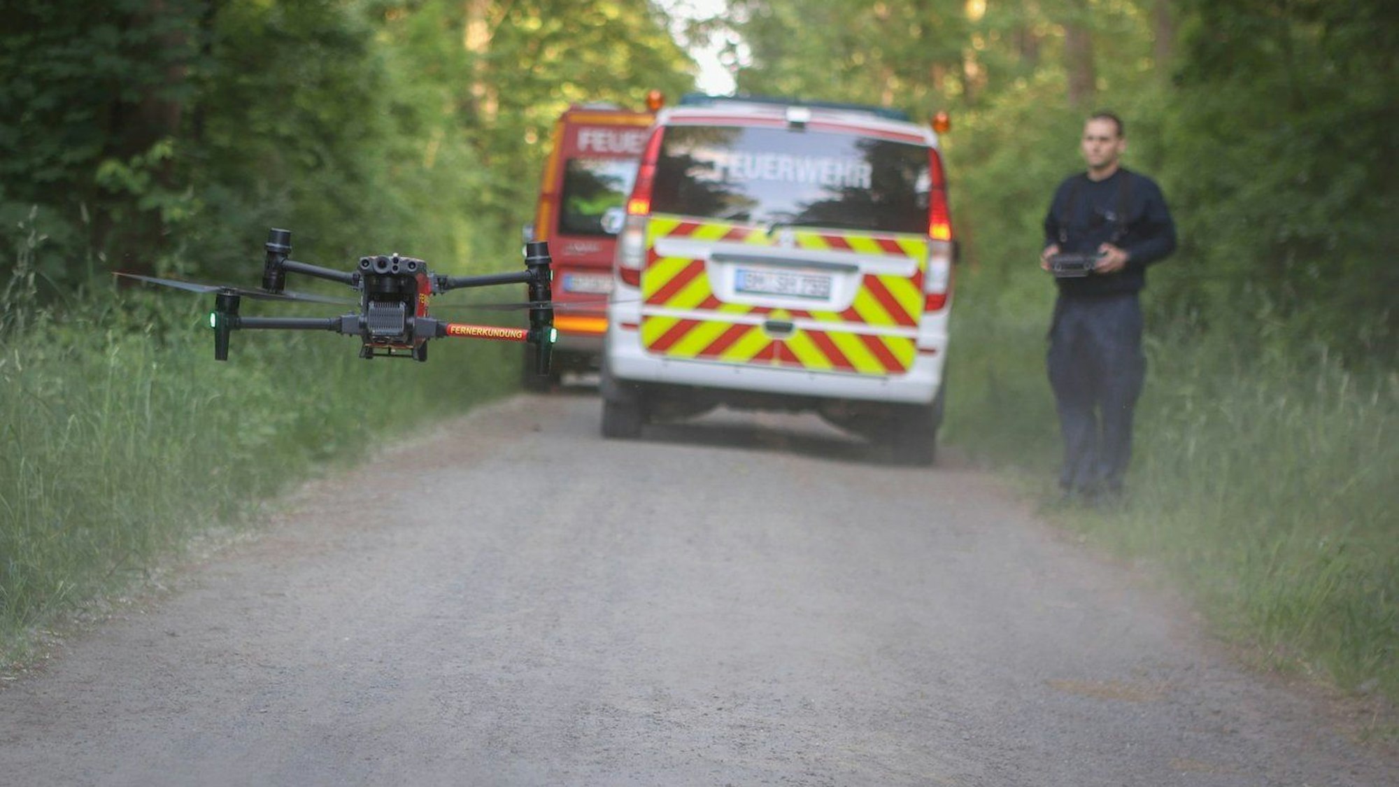 Mithilfe von Drohnen hat sich die Feuerwehr ein Bild davon gemacht, wo die Feuer wüteten.