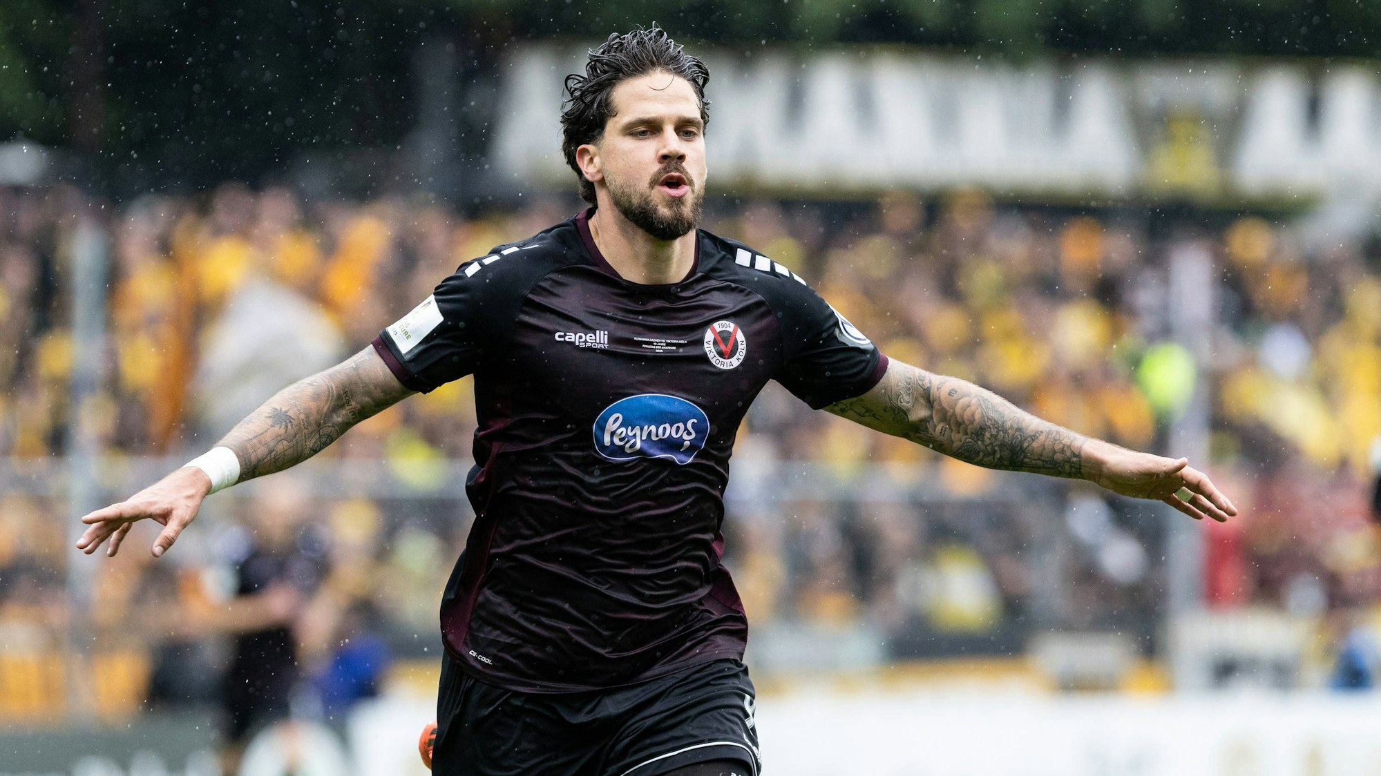 Bitburger-Pokalfinale 2025: Alemannia Aachen - Viktoria Köln 24.05.2025 Viktoria Köln bejubelt das Tor, Ausgleich 1:1 durch Lobinger, Lex Tyger Viktoria Köln, 9 Bitburger-Pokalfinale 2025: Alemannia Aachen - Viktoria Köln Sportpark Höhenberg, Köln 24.05.2025 *** Bitburger Pokalfinale 2025 Alemannia Aachen Viktoria Köln 24 05 2025 Viktoria Köln celebrates the goal, equalizer 1 1 by Lobinger, Lex Tyger Viktoria Köln, 9 Bitburger Pokalfinale 2025 Alemannia Aachen Viktoria Köln Sportpark Höhenberg, Köln 24 05 2025 Copyright: xBEAUTIFULxSPORTS/Buriakovx