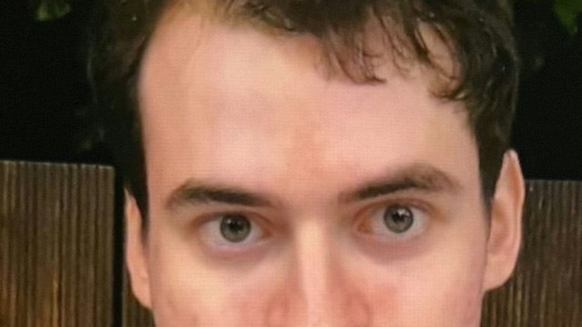 Foto des vermissten 26-jährigen autistischen Mannes aus Dortmund, der seit dem 24.05.2025 in Altena vermisst wird.