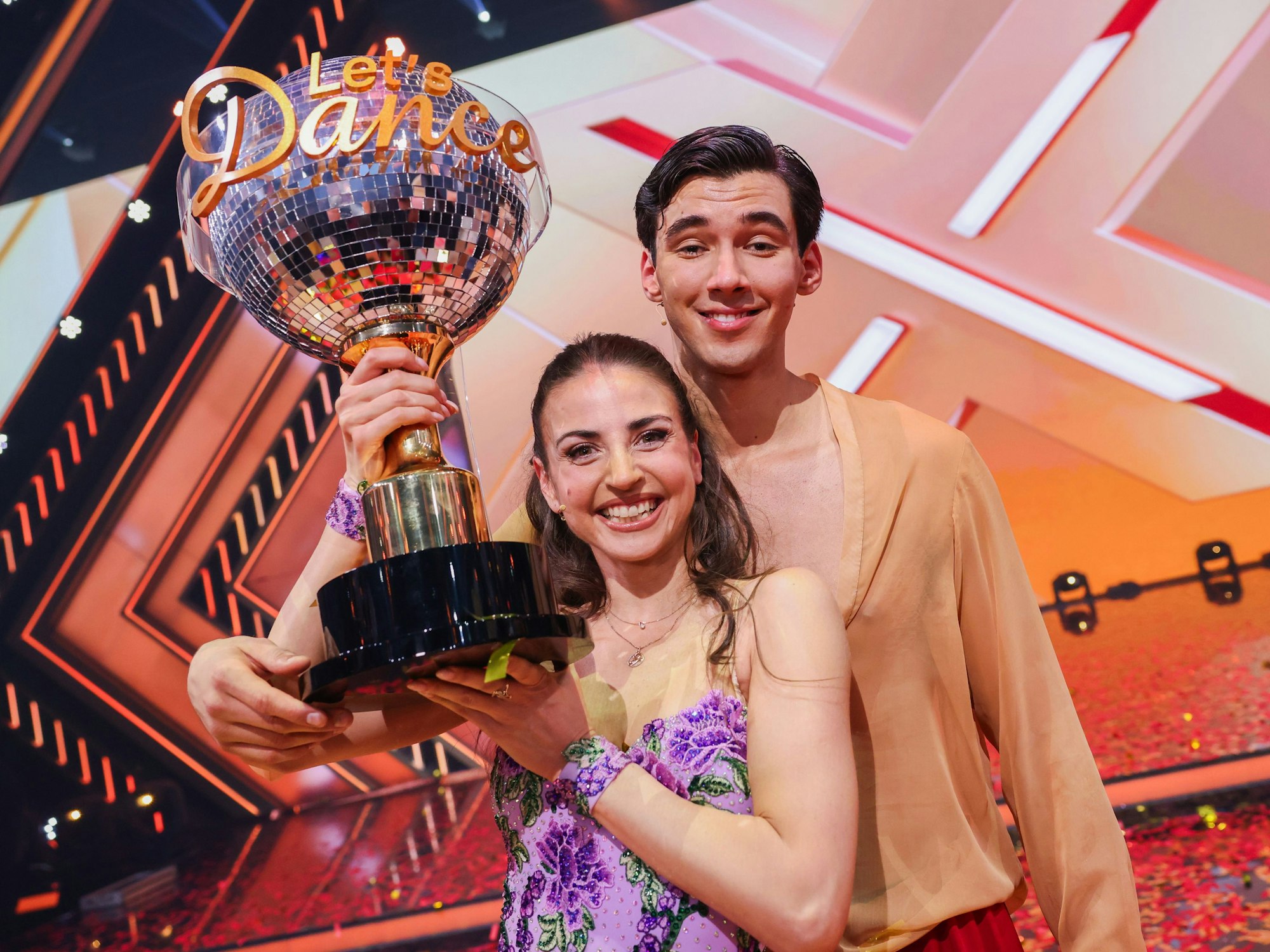 San Diego Pooth und Ekaterina Leonova mit ihrem Pokal