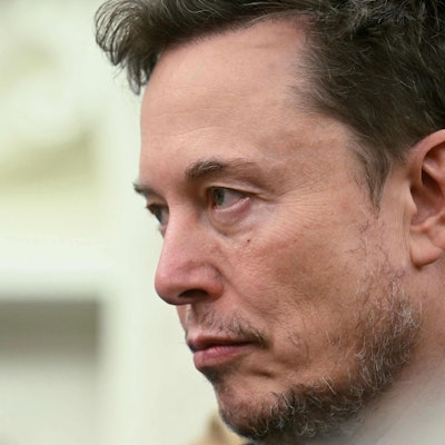 Elon Musk will nicht weiter zusehen, wie seine Firmen zunehmend Probleme bekommen.