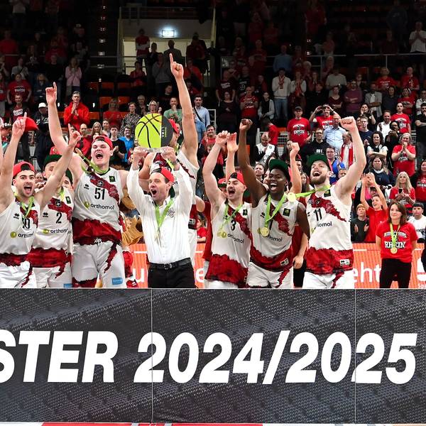 20250525-UHK-Basketball Bayer Giants-Wolmirstedt
Meister Bayer Giants
mitte: Michael Koch
Foto: Uli Herhaus