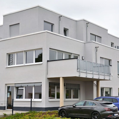 Auf rund 1500 Quadratmetern Fläche sind Wohn- und Gemeinschaftsräume für 22 Bewohner der Lebenshilfe entstanden.