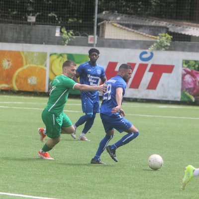 Honnefs Fritz Spürkel (links) traf zum 3:0-Endstand.