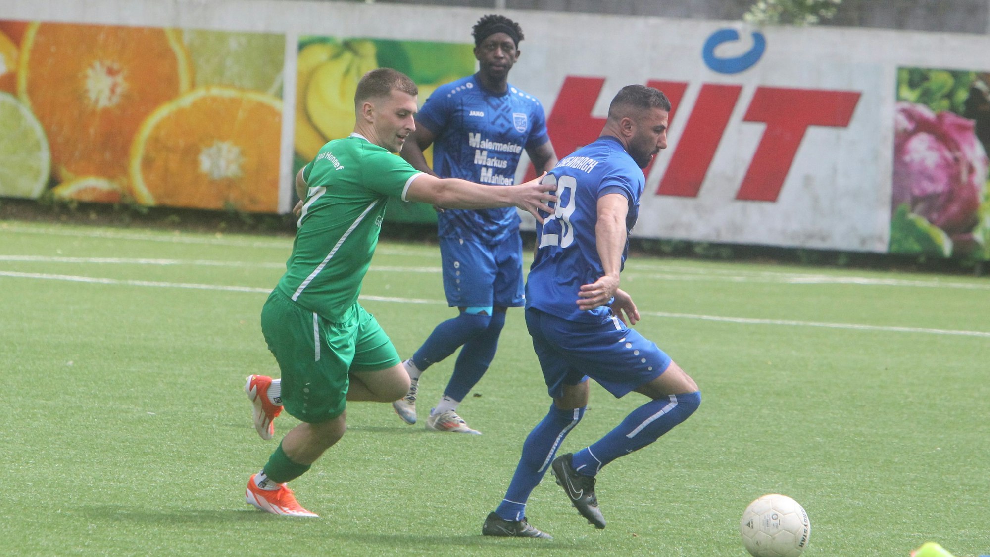 Honnefs Fritz Spürkel (links) traf zum 3:0-Endstand.