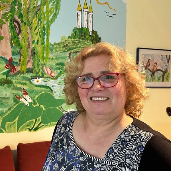 Ein Bild vom Froschkönig schmückt eine Wand im Spielzimmer von Johanna Heidbrink, Tagesmutter in Sankt Augustin.