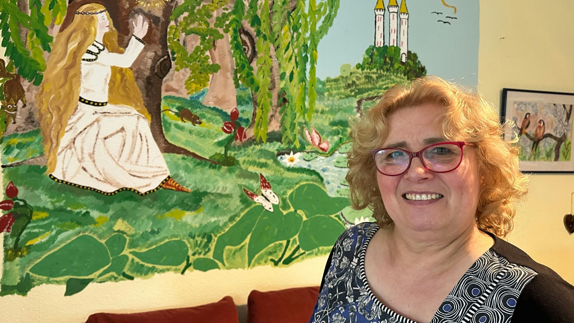 Ein Bild vom Froschkönig schmückt eine Wand im Spielzimmer von Johanna Heidbrink, Tagesmutter in Sankt Augustin.