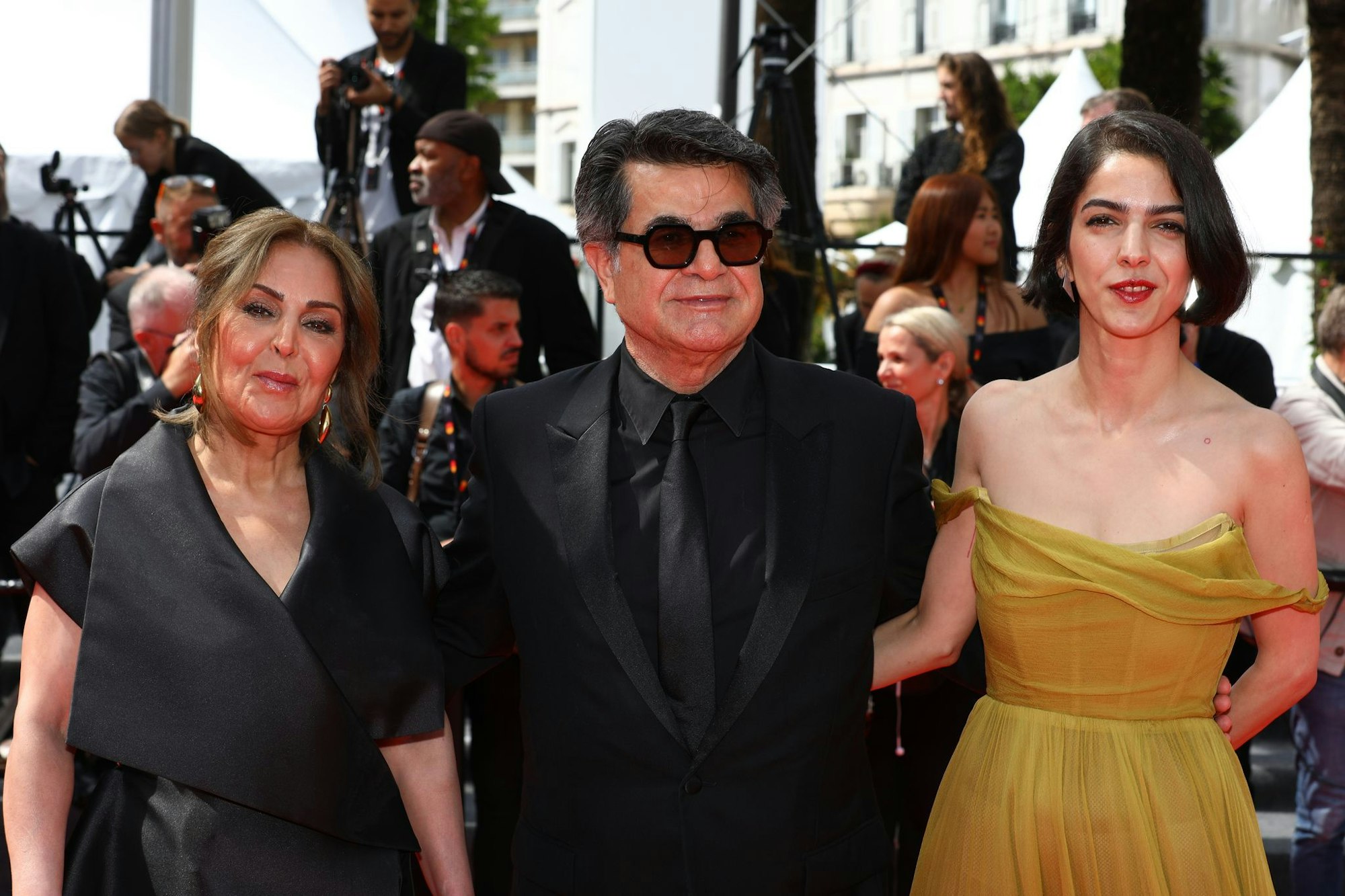 Panahi mit seiner Frau und seiner Tochter in Cannes.