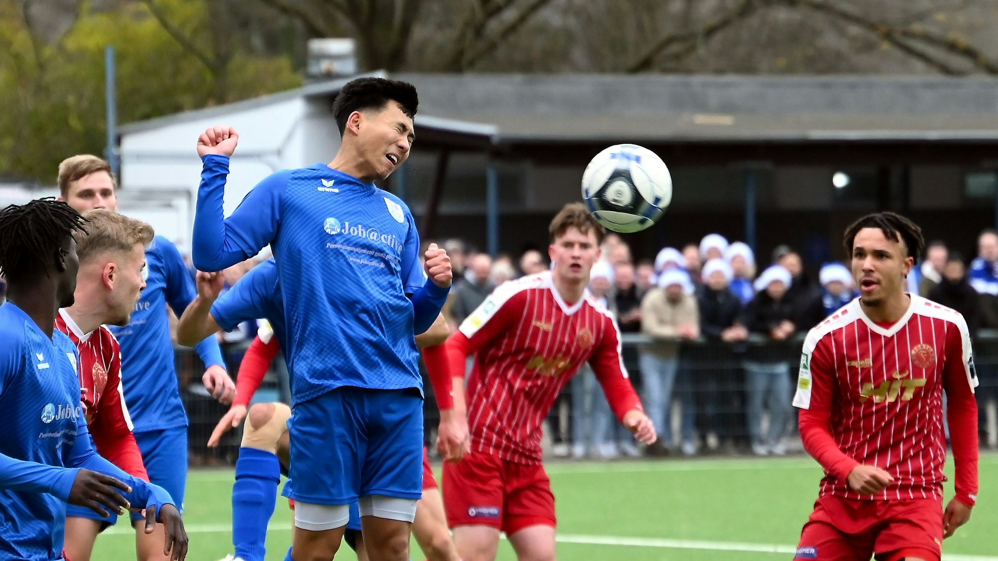 16.12.2023, Fussball Bitburger-Pokal
SV Bergfried Leverkusen - S.C. Fortuna Köln
mitte: Marc Philavanh (Bergfried)
Foto: Uli Herhaus